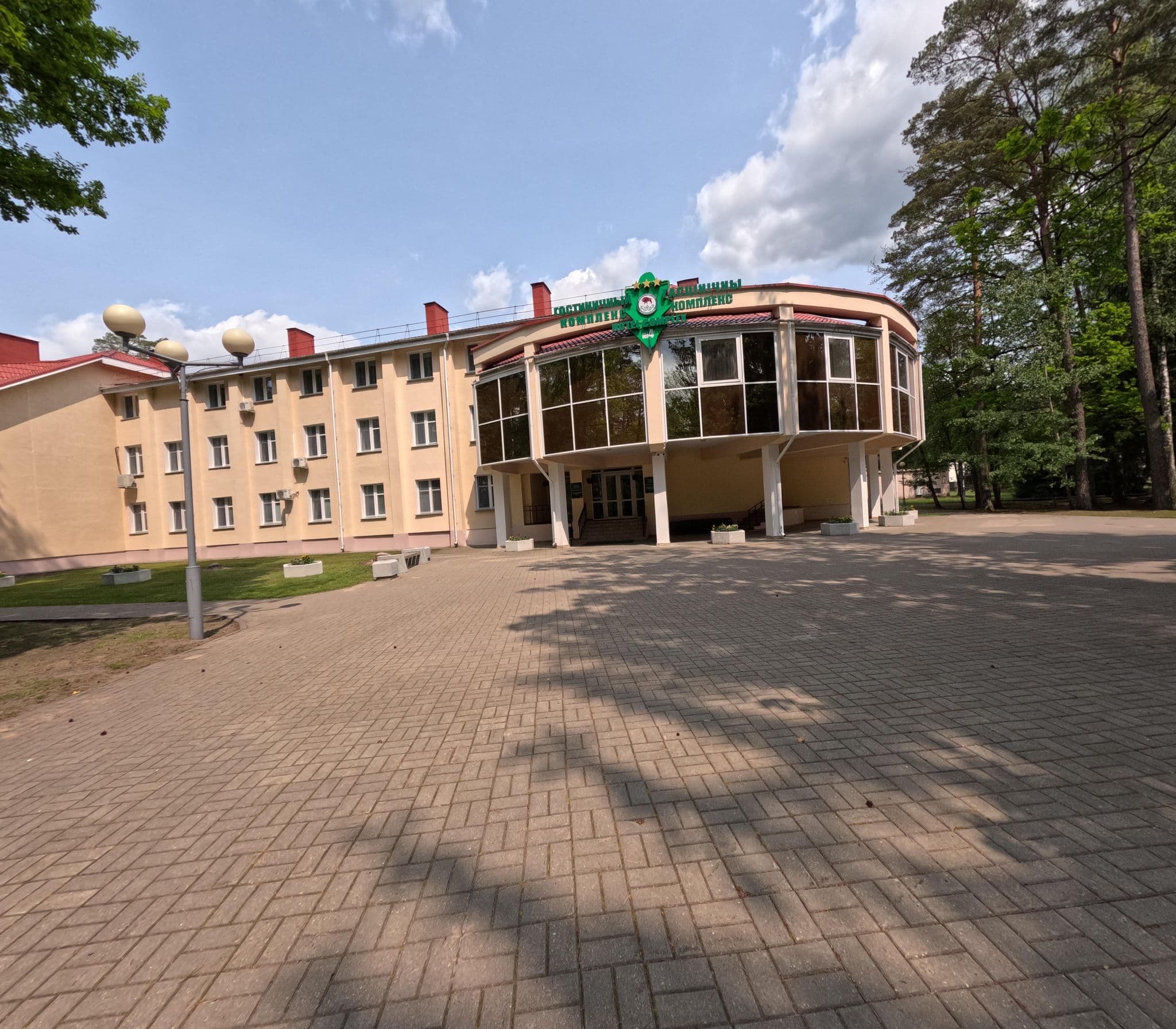 Street view near Гостиничный Комплекс Каменюки. Корпус 3, Kamyanyuki — © PesDyuck (CC BY-SA · Mapillary)