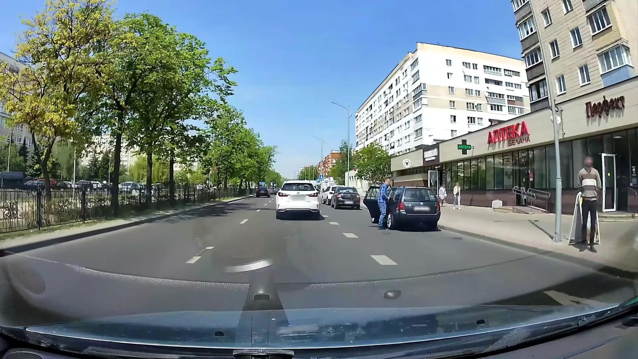 Street view near Apartment On Boulevard Kosmonavtov 30, Brest — © PesDyuck (CC BY-SA · Mapillary)