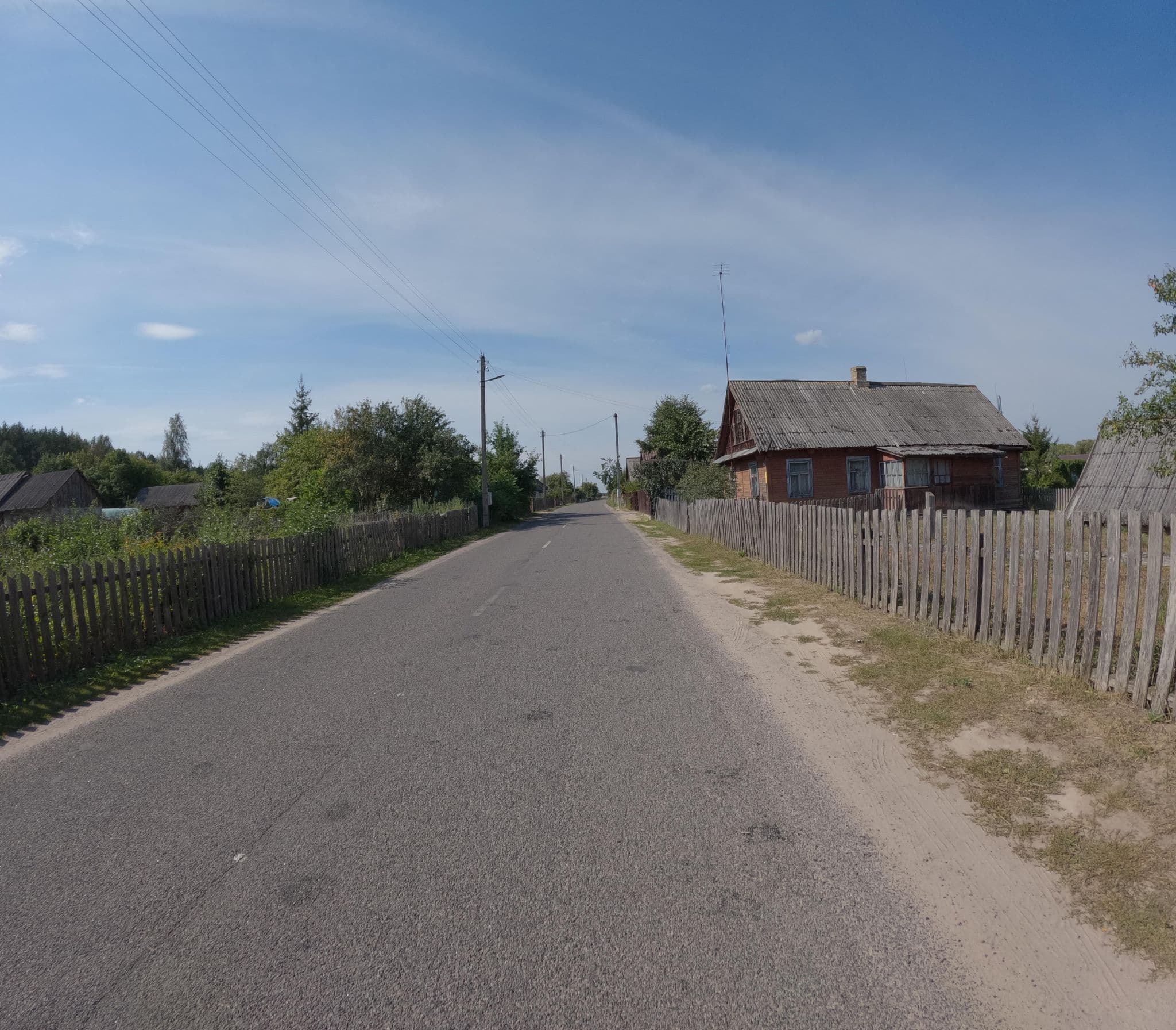 Street view near Усадьба "Беловежское поместье", Kamyanyuki — © PesDyuck (CC BY-SA · Mapillary)