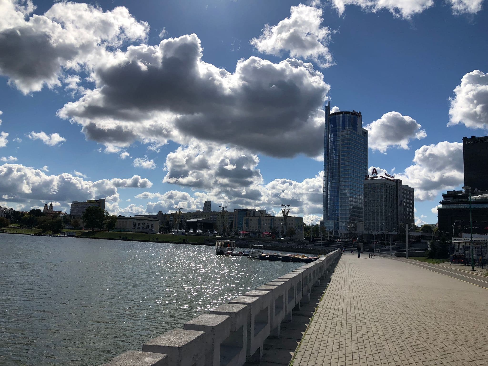 Street view near Kinghostel, Minsk — © egorka (CC BY-SA · Mapillary)