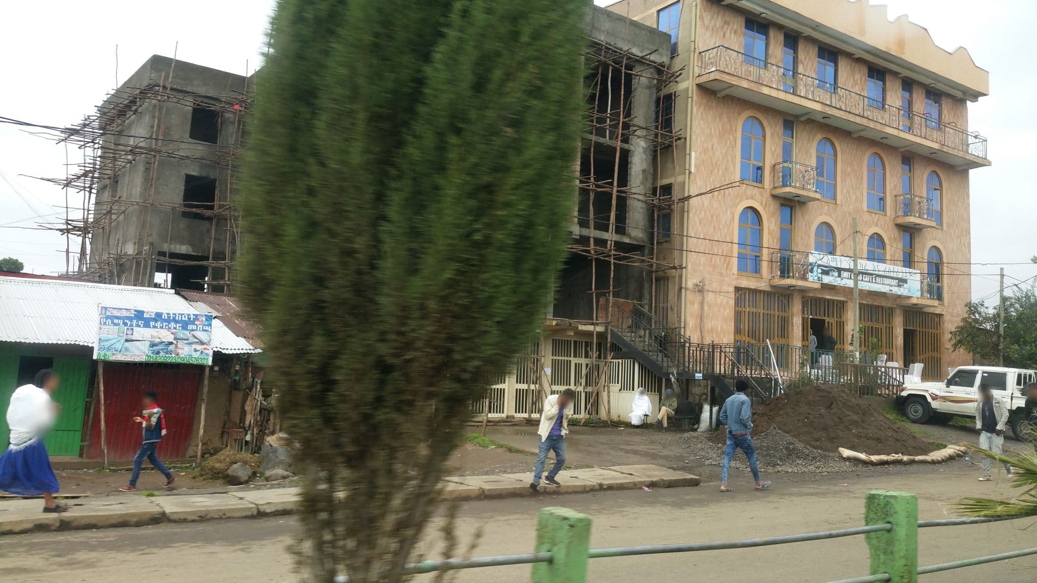 Street view near Hotel Imet Gogo, Debark’ — © shlublu (CC BY-SA · Mapillary)