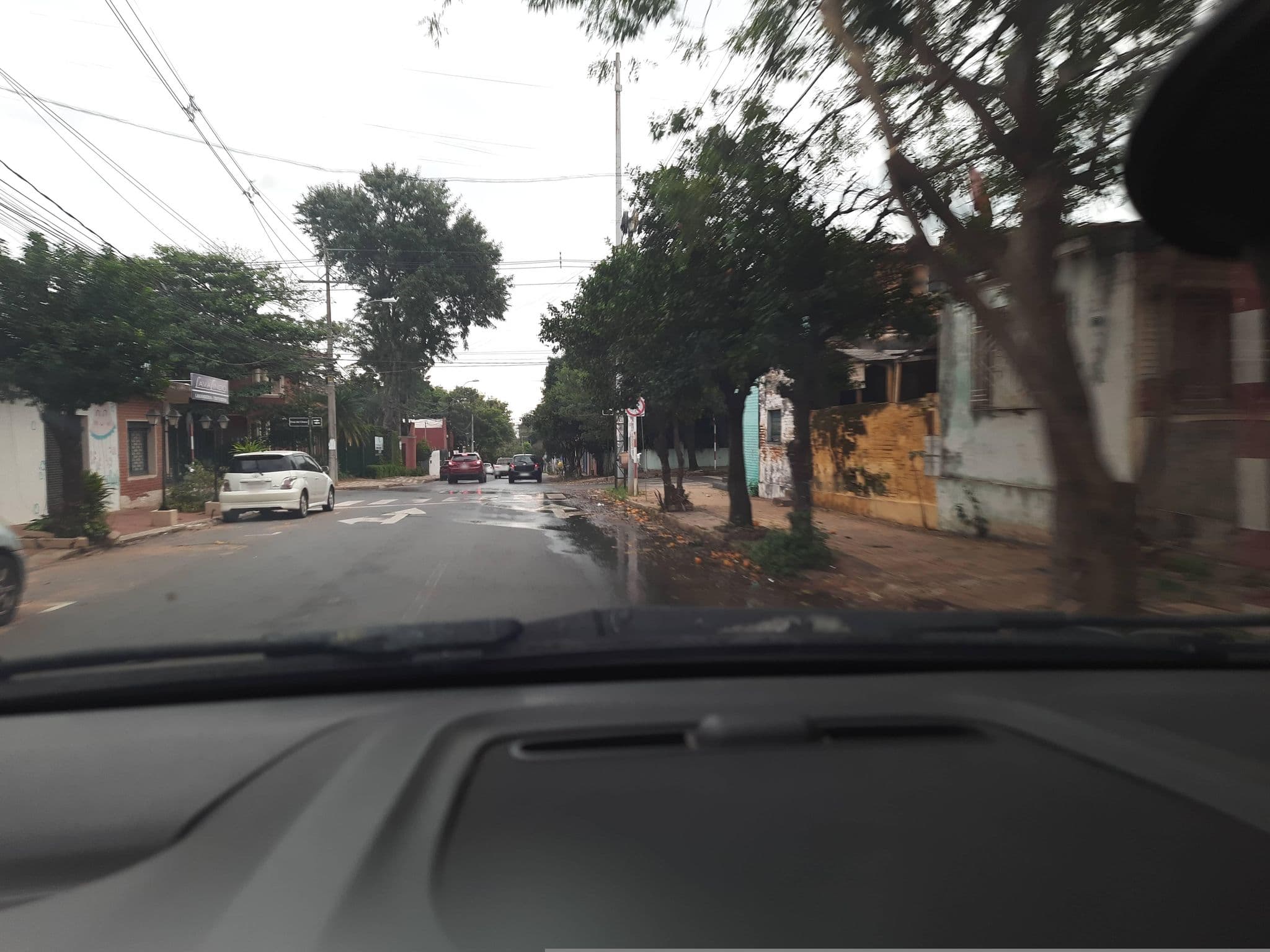 Street view near Villa Floreal Apart Hotel Boutique, Lambaré — © Ambernal (CC BY-SA · Mapillary)