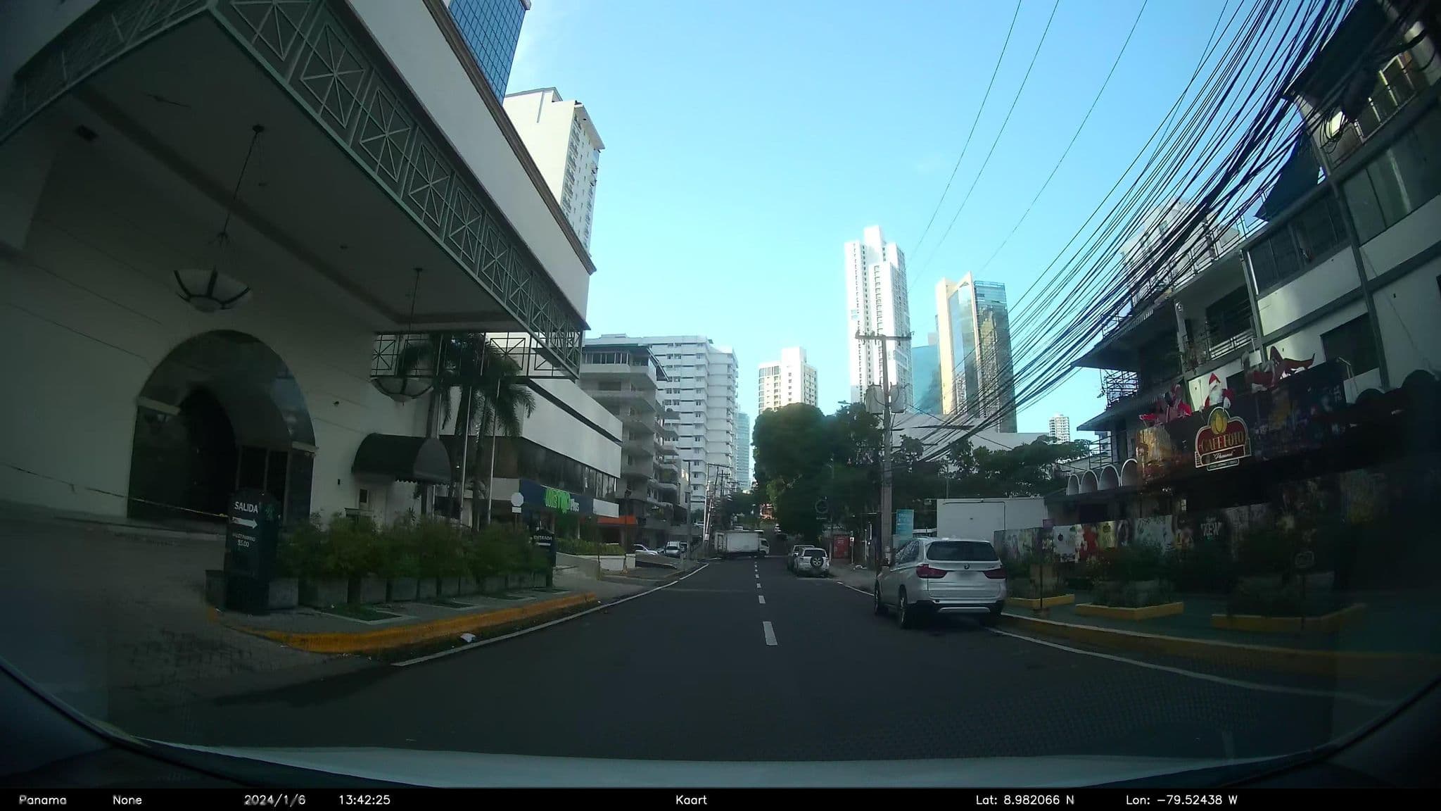 Street view near Marriott Executive Lounge, Panama City — © kaart_2 (CC BY-SA · Mapillary)