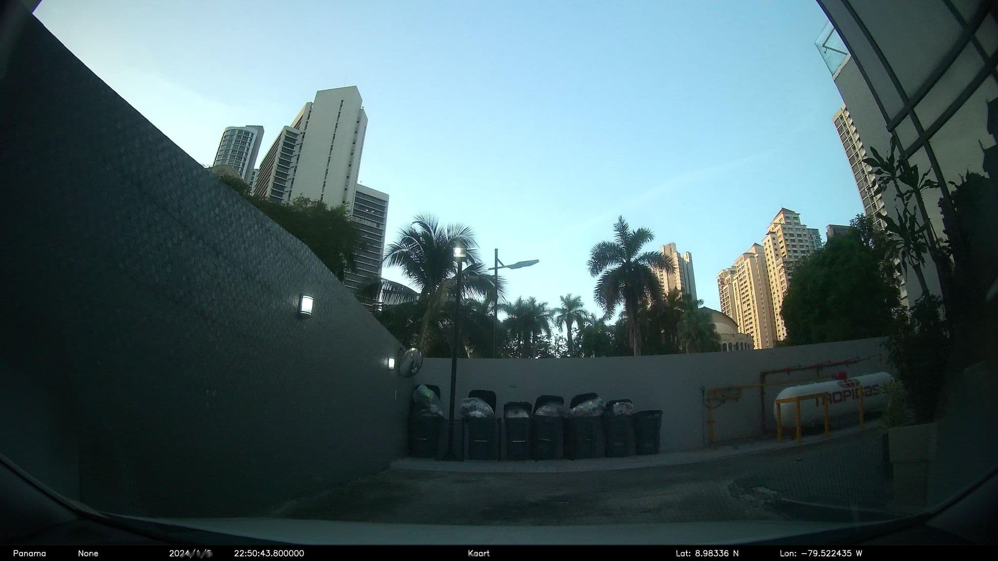 Street view near Holiday Inn Express Panamá Distrito Financiero, Panama City — © kaart_2 (CC BY-SA · Mapillary)