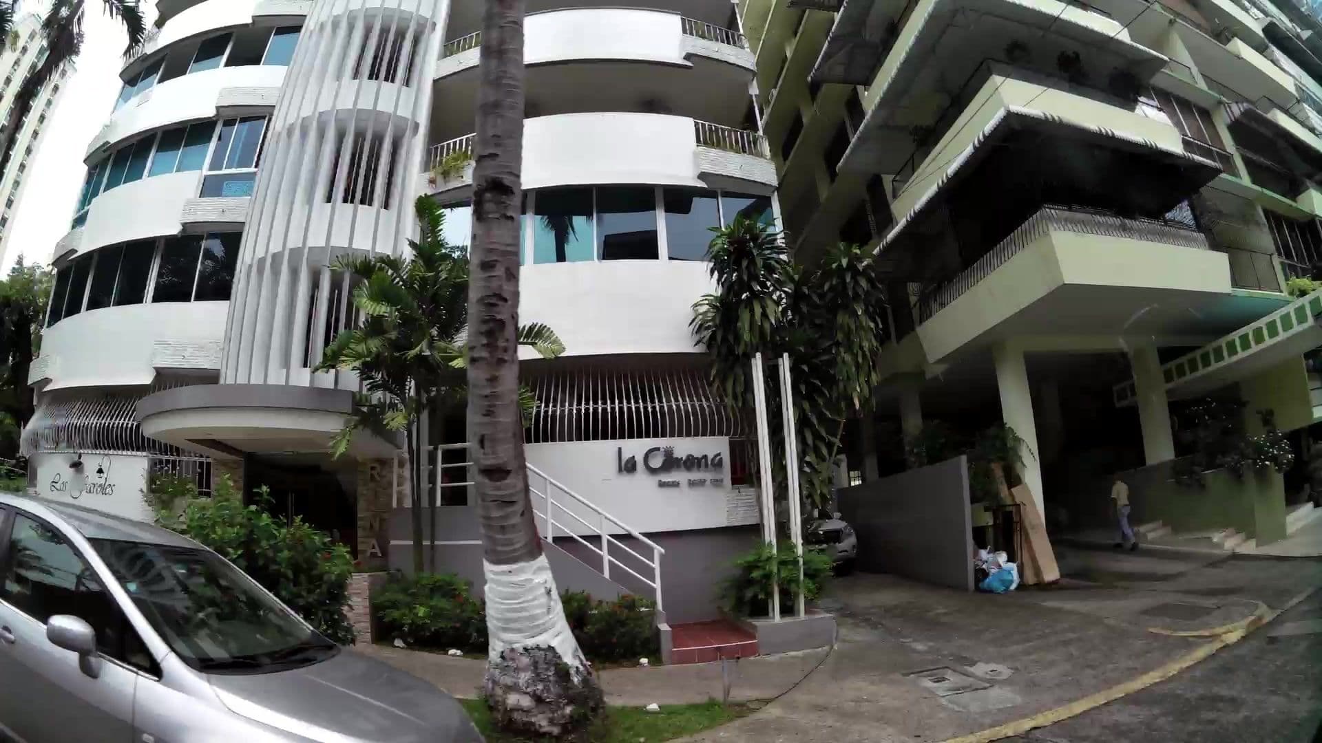 Street view near La Jungla House Hostel, Panama City — © kaartcam (CC BY-SA · Mapillary)