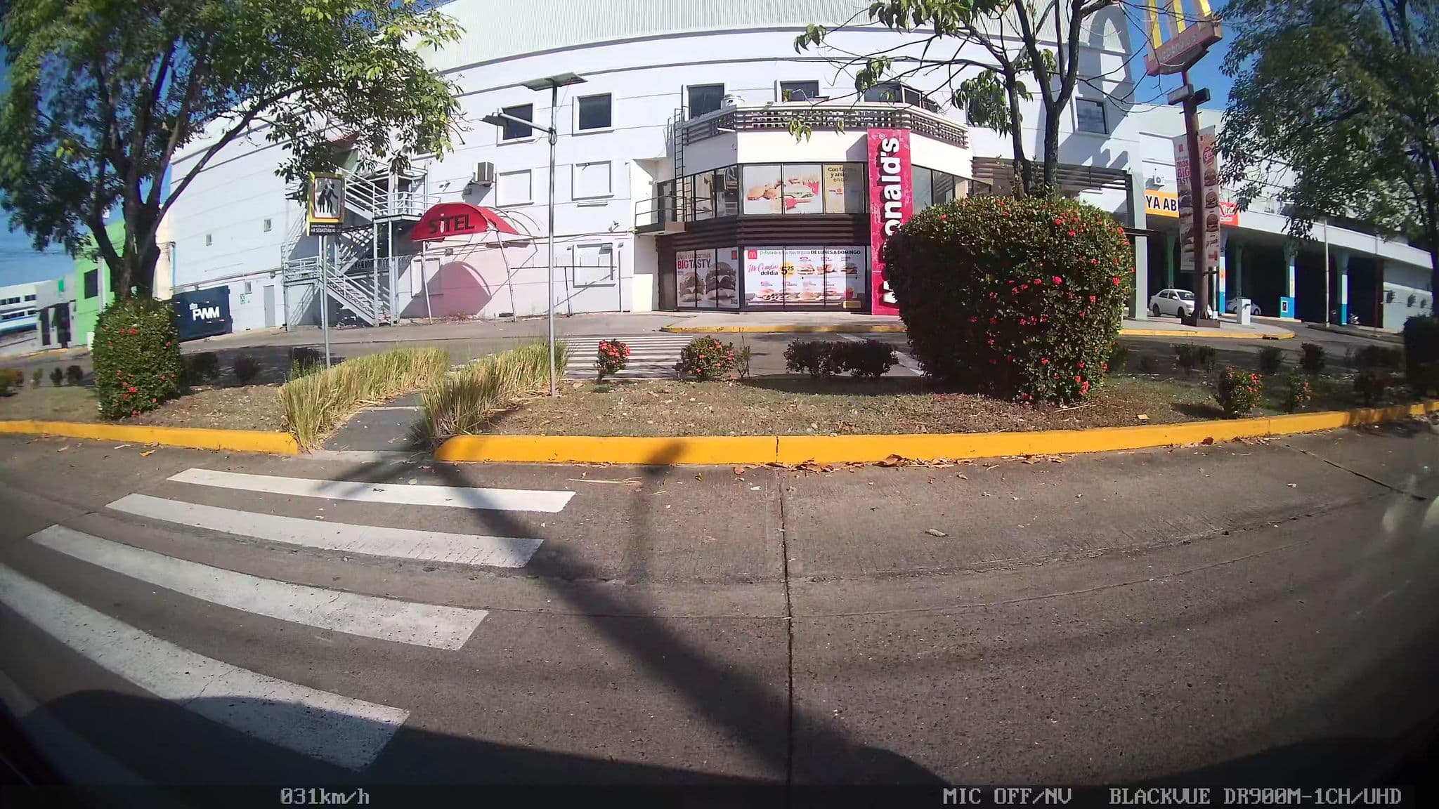 Street view near Hotel Tryp, Parque Lefevre — © kaart_4 (CC BY-SA · Mapillary)