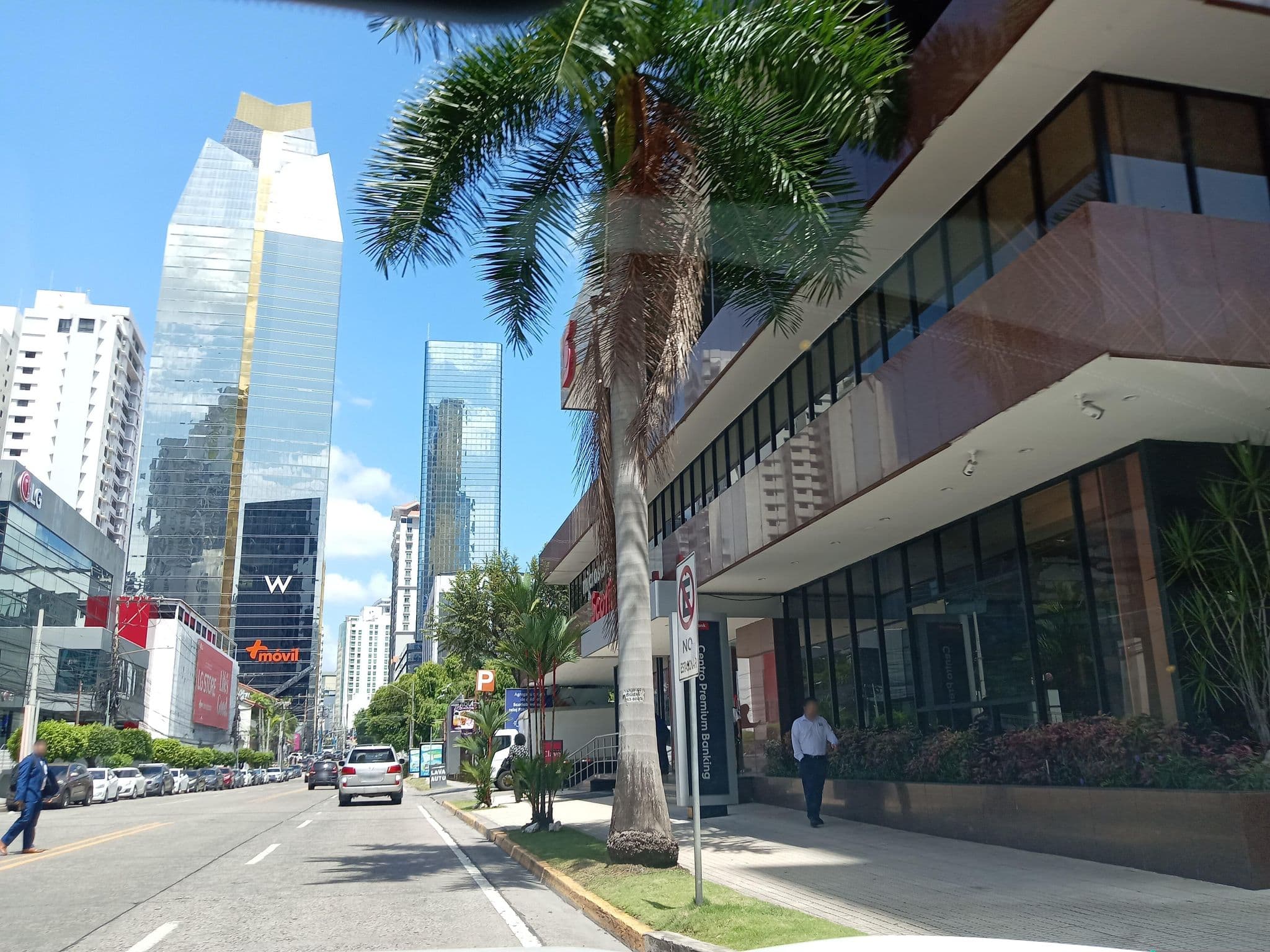 Street view near Sabrini, Panama City — © macarrizo05 (CC BY-SA · Mapillary)