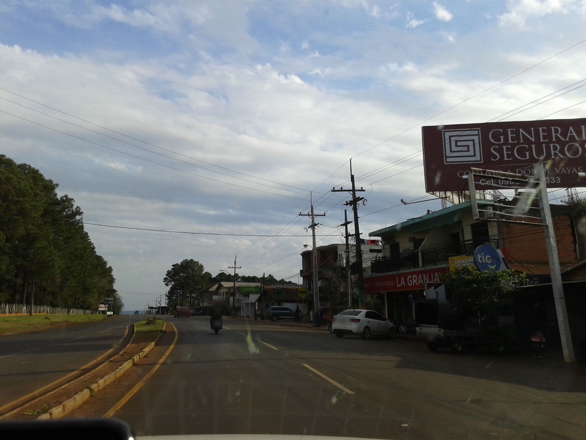 Street view near Edificio LA GRANJA, Hohenau — © carlosbrys (CC BY-SA · Mapillary)
