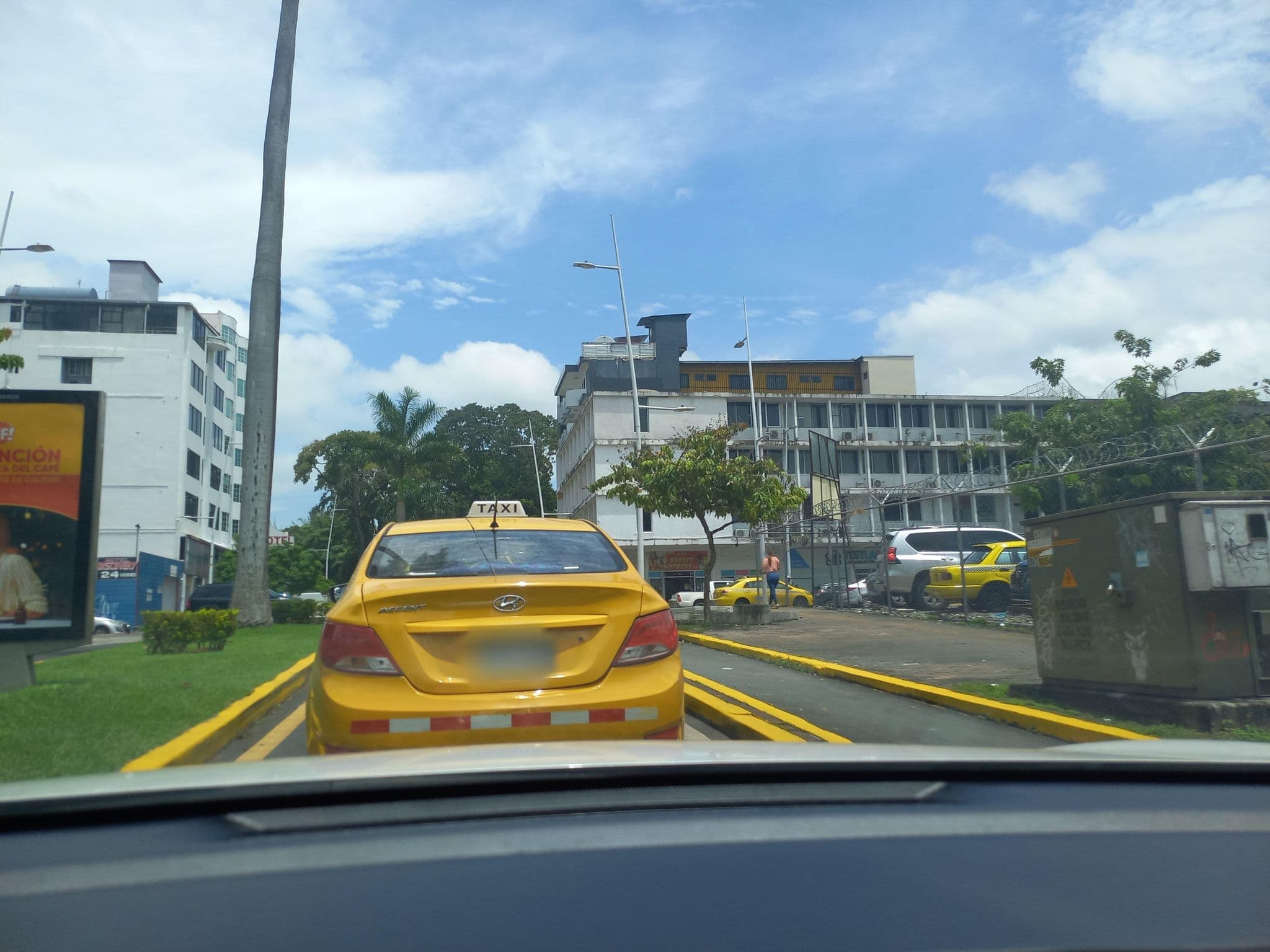 Street view near Hotel Cibeles, Curundú — © edward (CC BY-SA · Mapillary)
