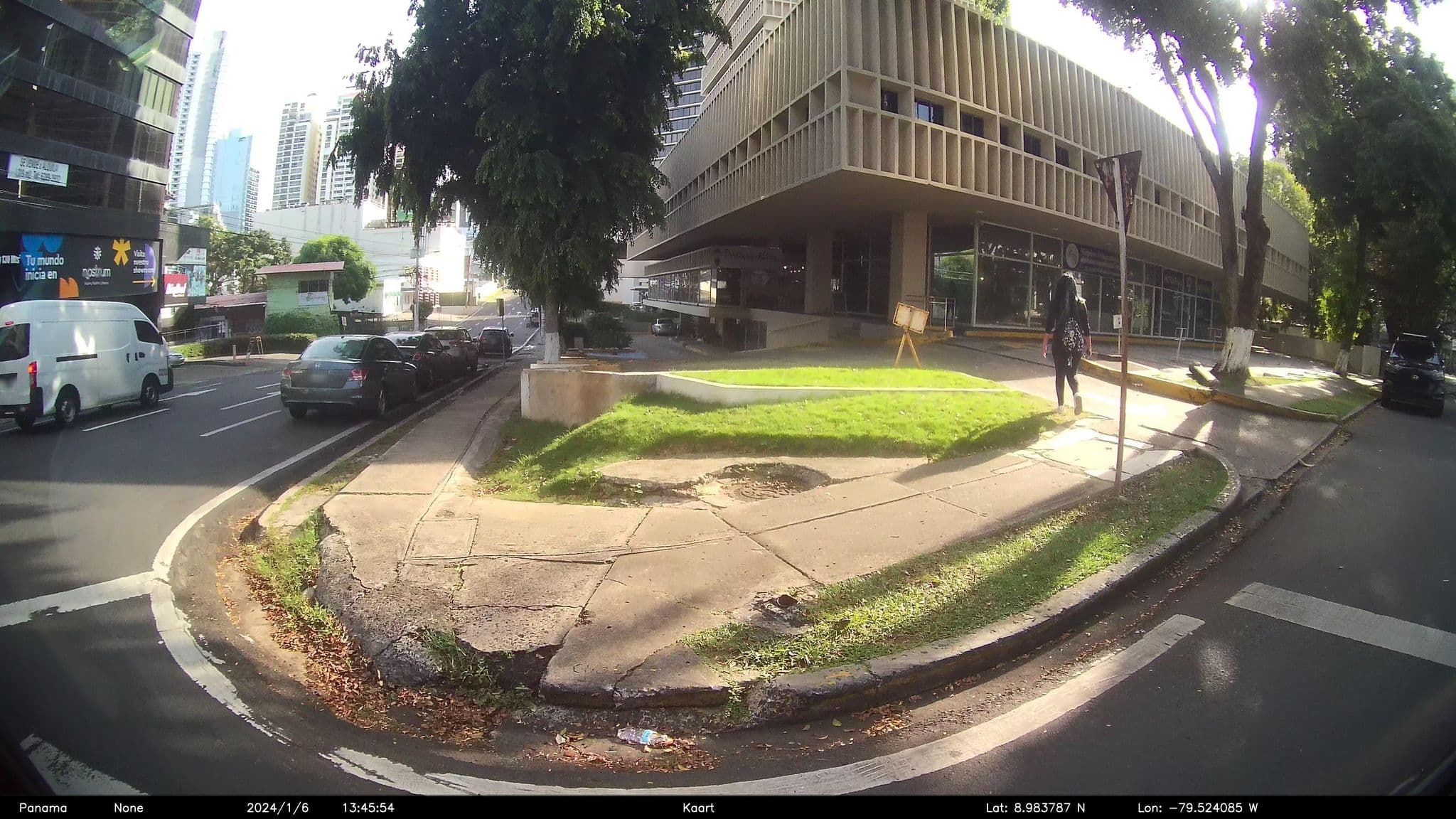 Street view near Casa Rica Backpackers Hostel, Panama City — © kaart_2 (CC BY-SA · Mapillary)