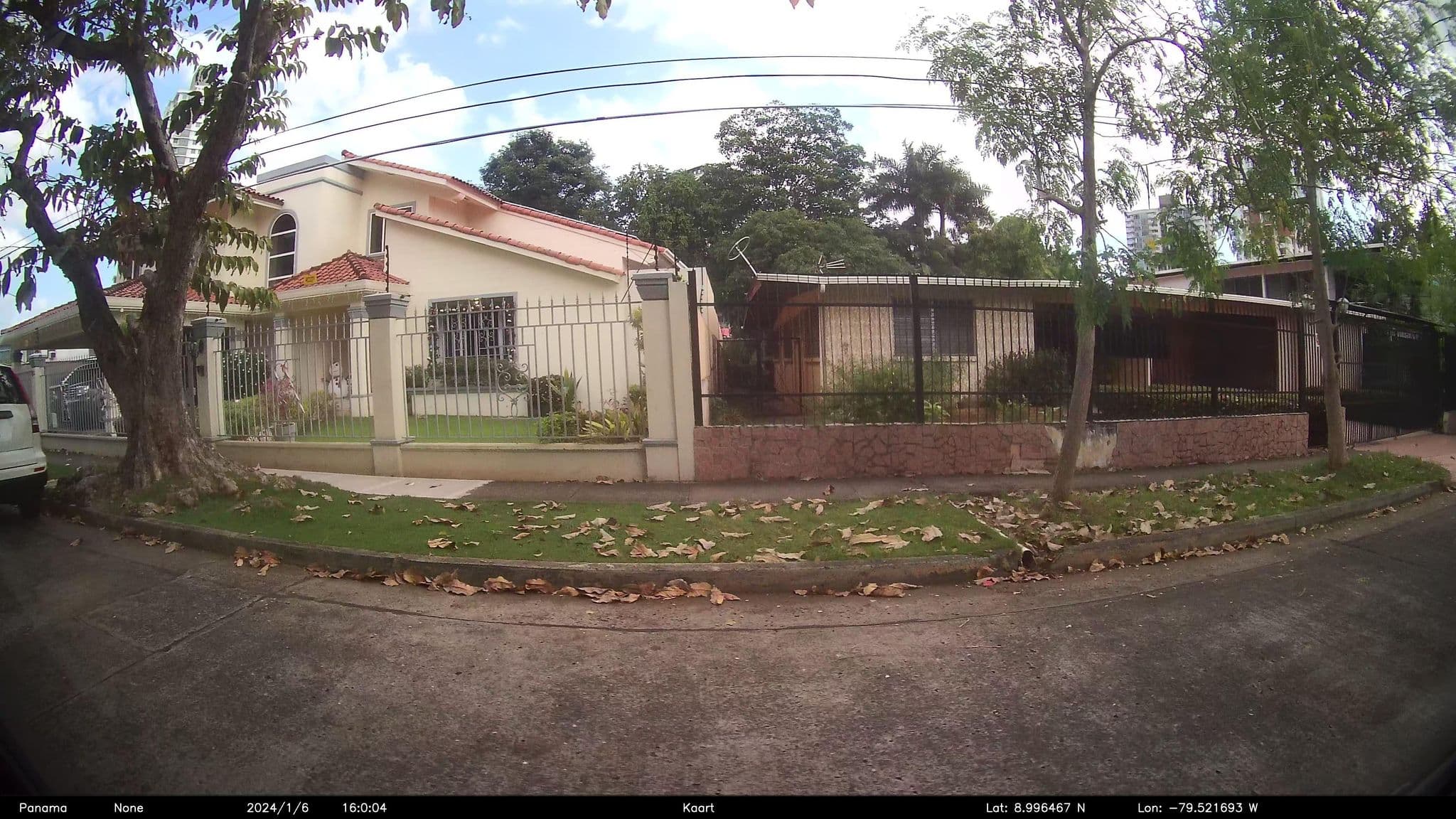 Street view near Luna House, Panama City — © kaart_2 (CC BY-SA · Mapillary)