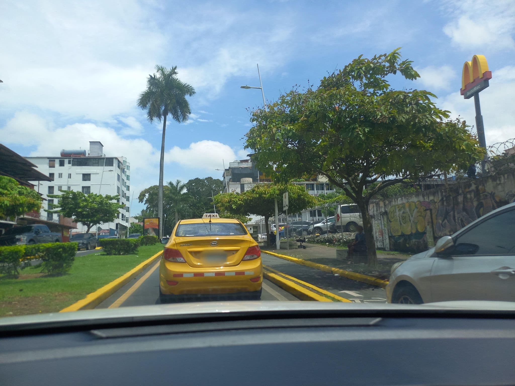 Street view near Hotel Cibeles Muy Agradable, Curundú — © edward (CC BY-SA · Mapillary)