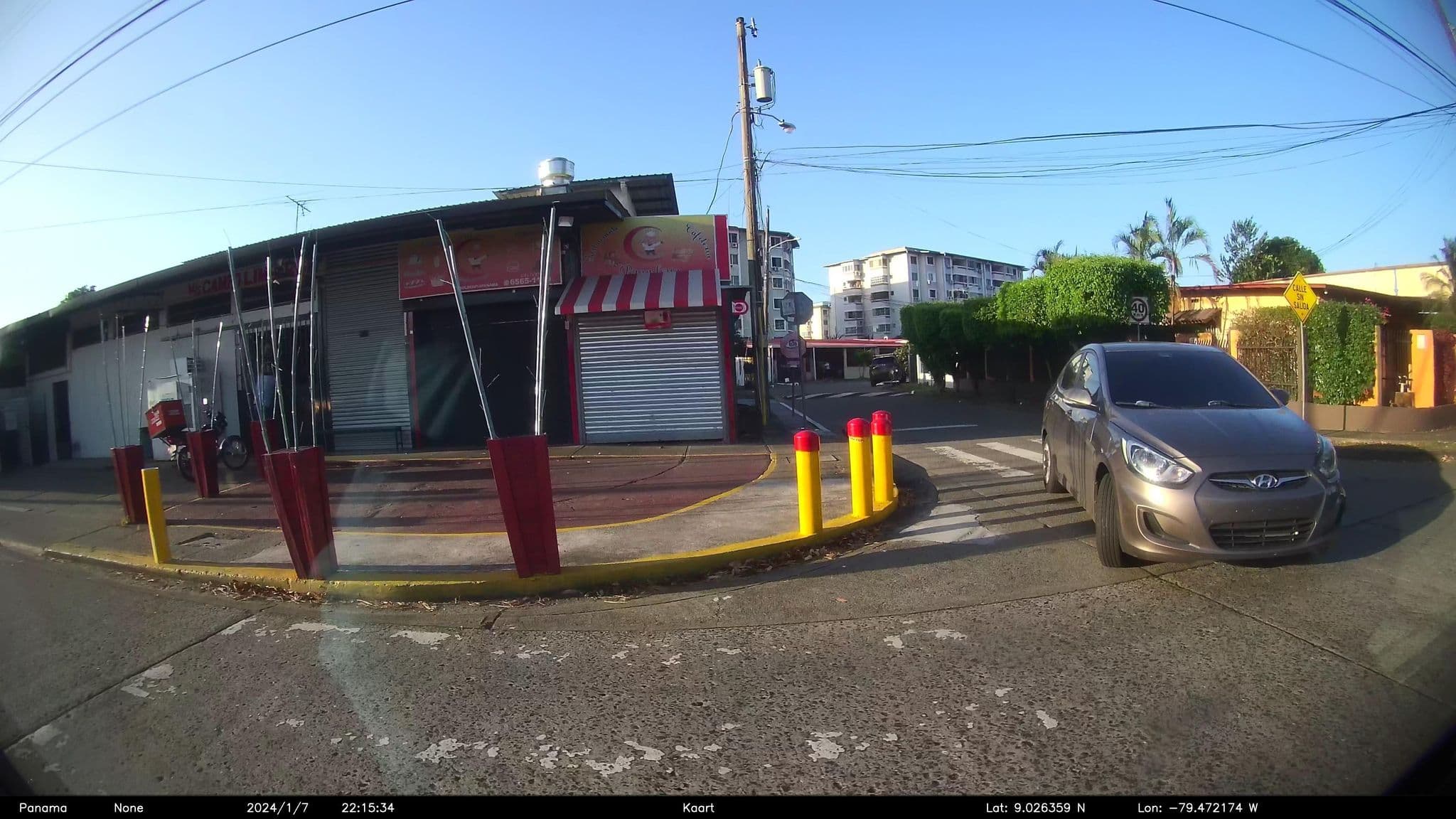 Street view near Radisson Montevideo uruguay, Parque Lefevre — © kaart_2 (CC BY-SA · Mapillary)