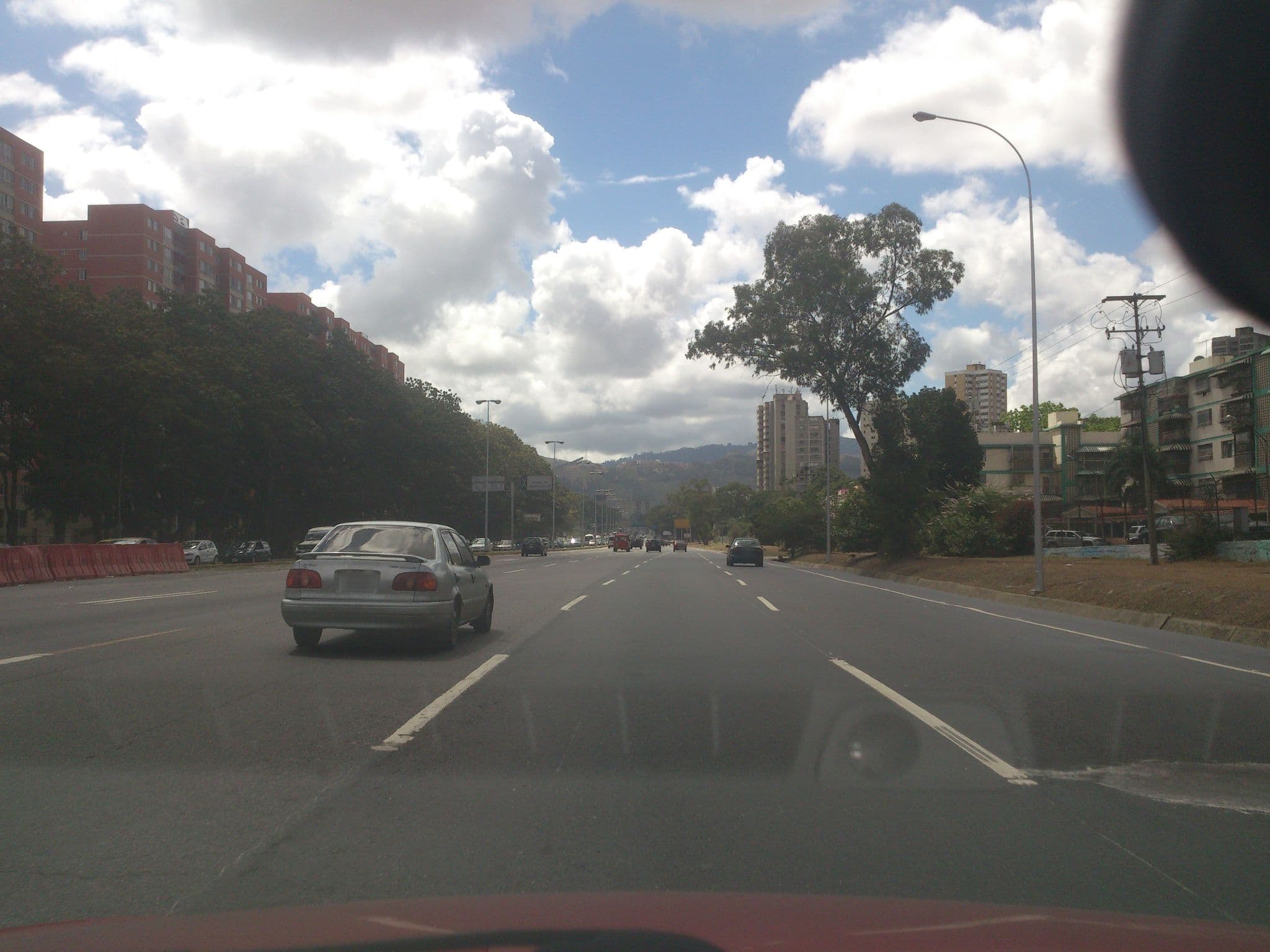 Street view near LIDOTEL, Baruta — © albertoq (CC BY-SA · Mapillary)