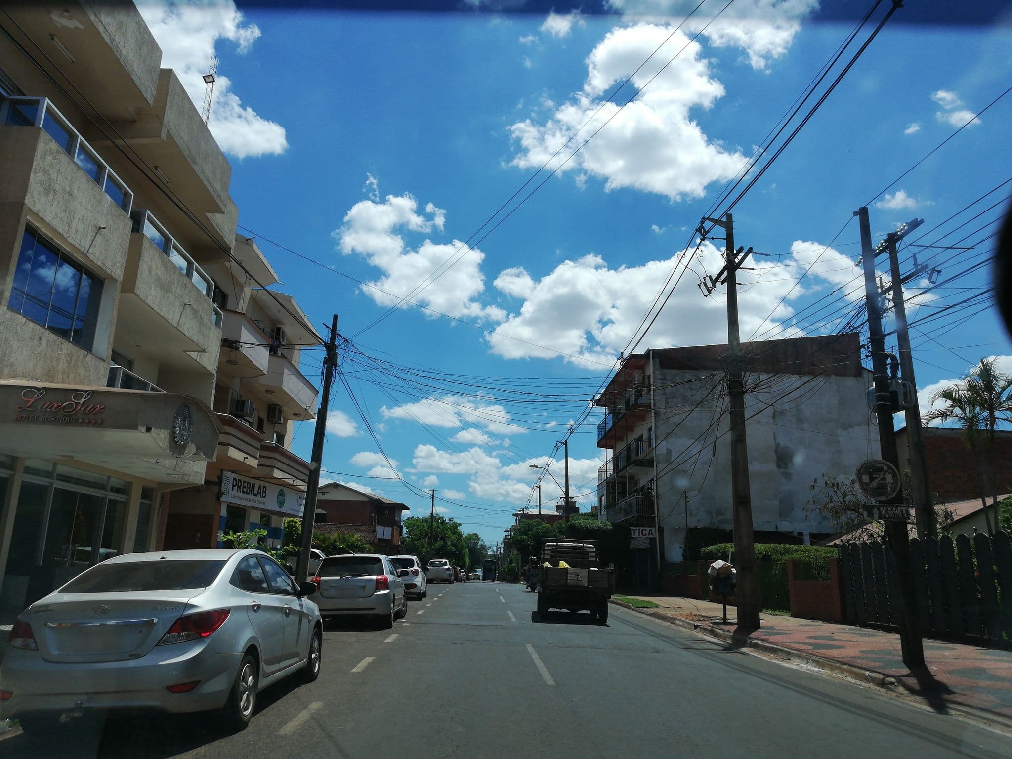 Street view near Luxsur Hotel, Encarnación — © carlosbrys (CC BY-SA · Mapillary)