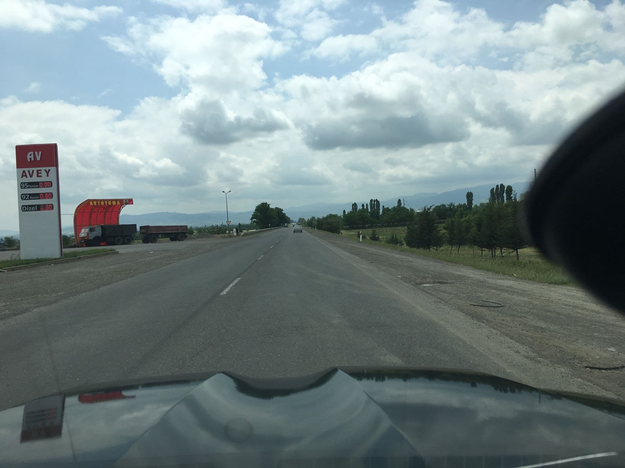 Street view near Avey Motel Restoran, Gazakh — © lou_z (CC BY-SA · Mapillary)