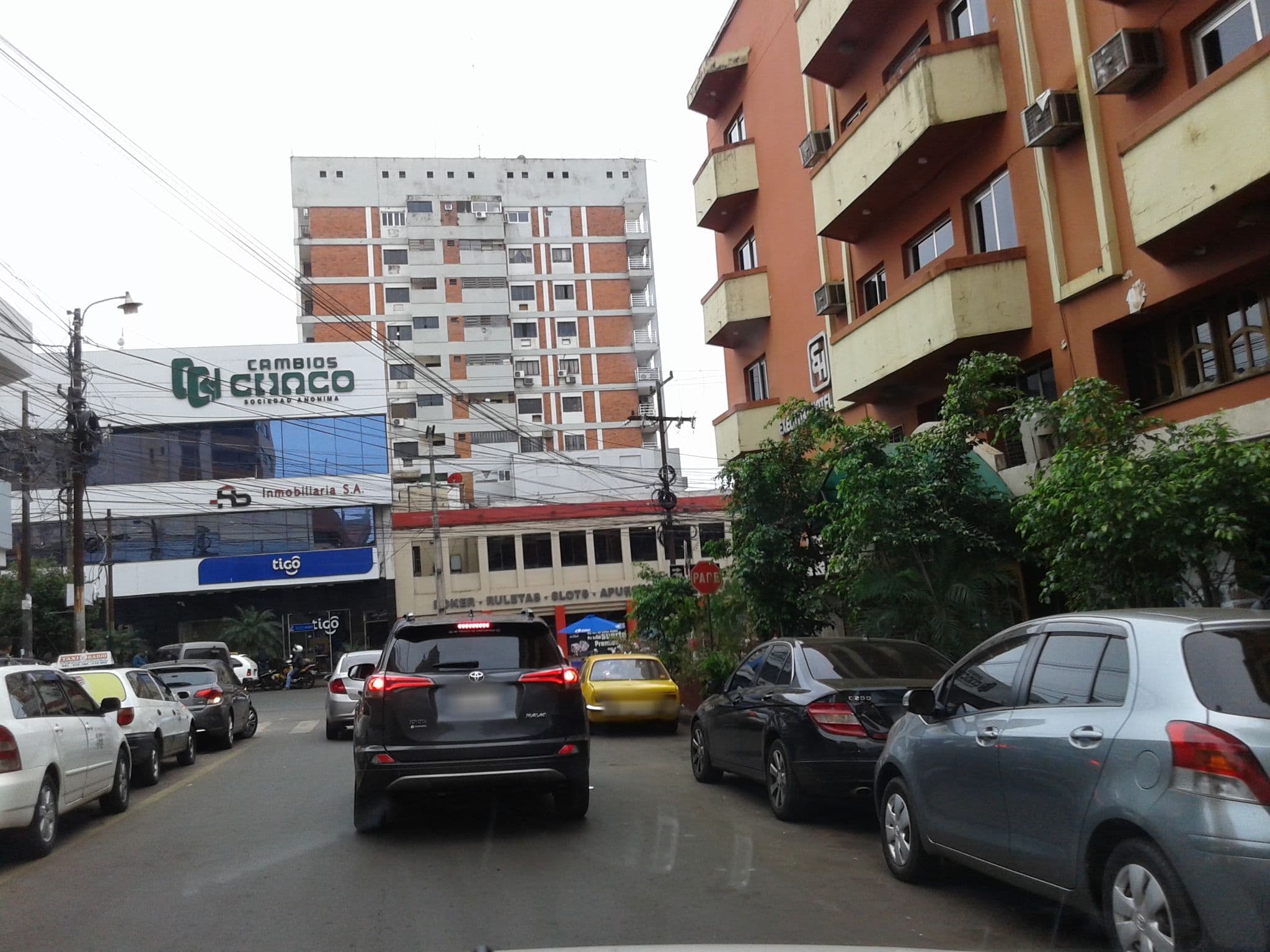 Street view near Executive Hotel, Ciudad del Este — © carlosbrys (CC BY-SA · Mapillary)