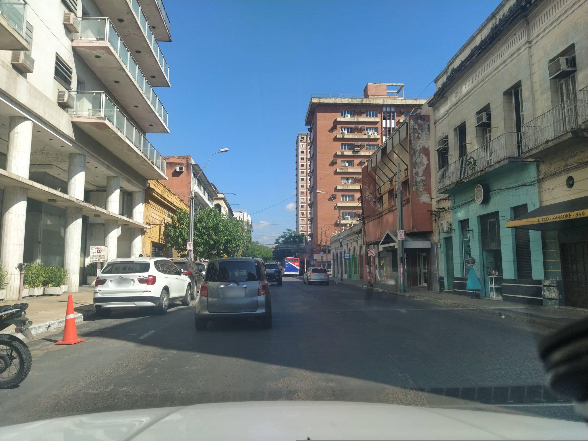 Street view near Gran Hotel Armele, Asunción — © jjorrge (CC BY-SA · Mapillary)