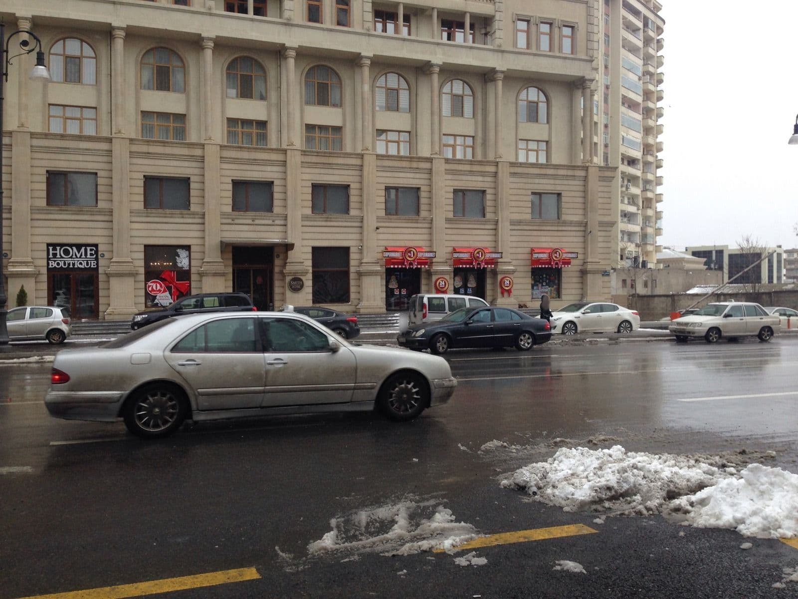 Street view near Smıth Hotel, Baku — © geomapper69 (CC BY-SA · Mapillary)