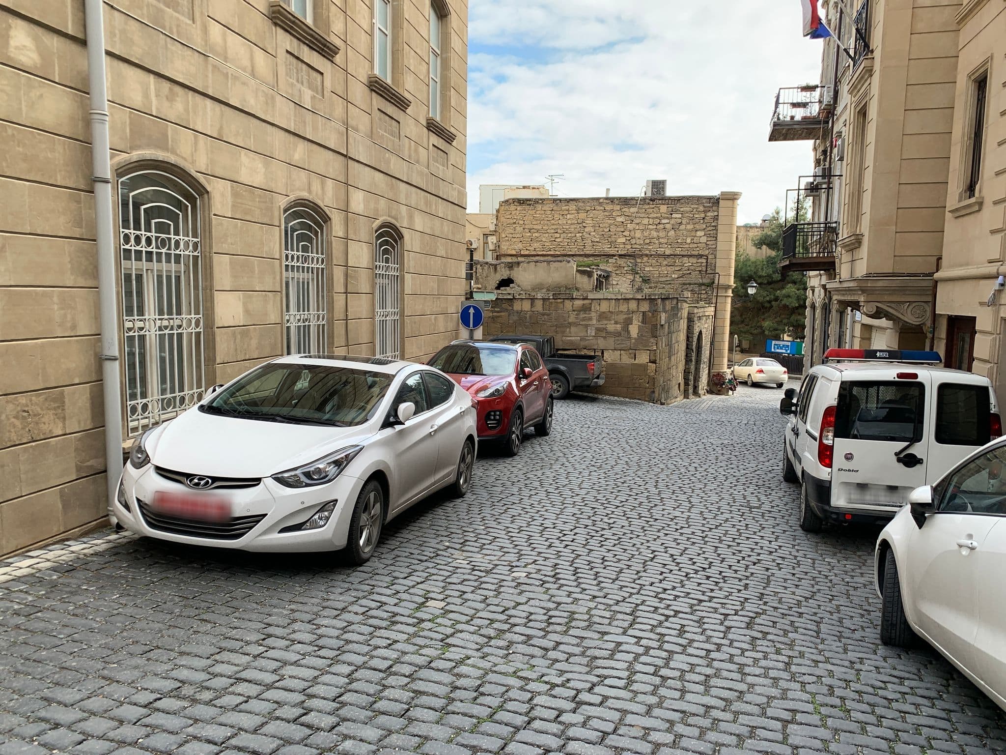 Street view near Dastan Baku Hotel, Badamdar — © robot8a (CC BY-SA · Mapillary)