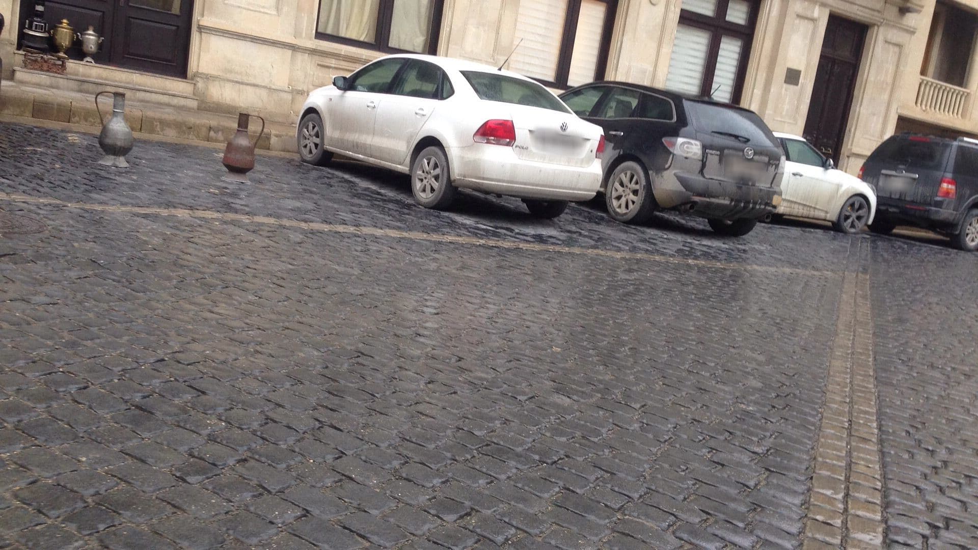 Street view near Jireh Hotel, Badamdar — © geomapper69 (CC BY-SA · Mapillary)