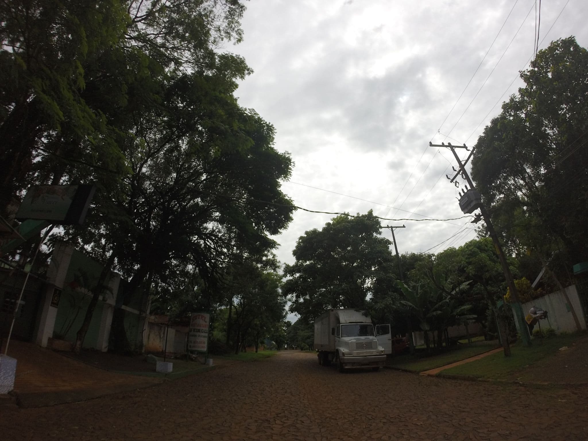 Street view near HOTEL DAVINCCHI, Ciudad del Este — © adrianitaga28 (CC BY-SA · Mapillary)
