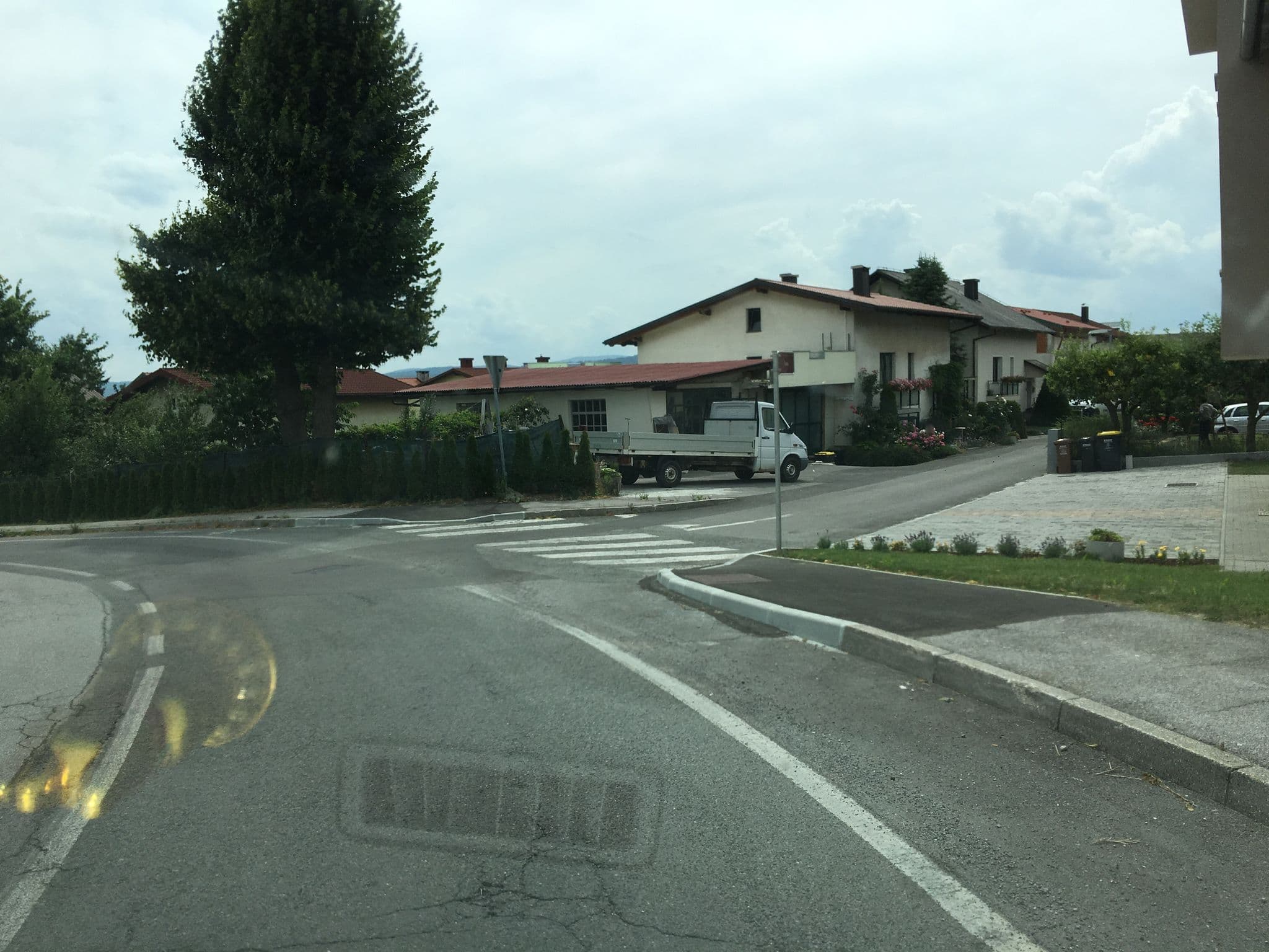 Street view near Mondina Guesthouse, Postojna — © kgvx (CC BY-SA · Mapillary)