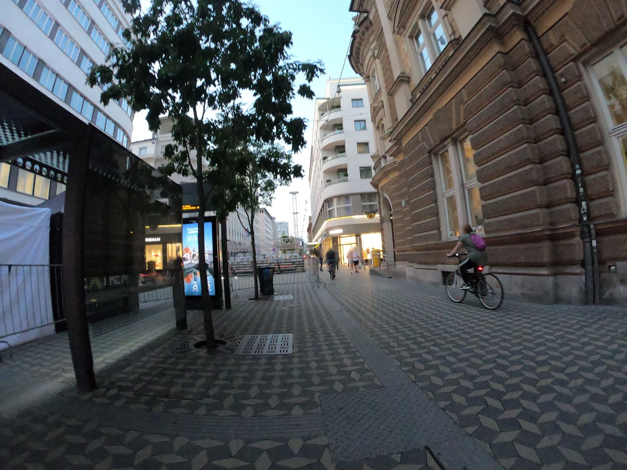 Street view near Holiday Inn Zuerich Airport, Ljubljana — © richlv (CC BY-SA · Mapillary)