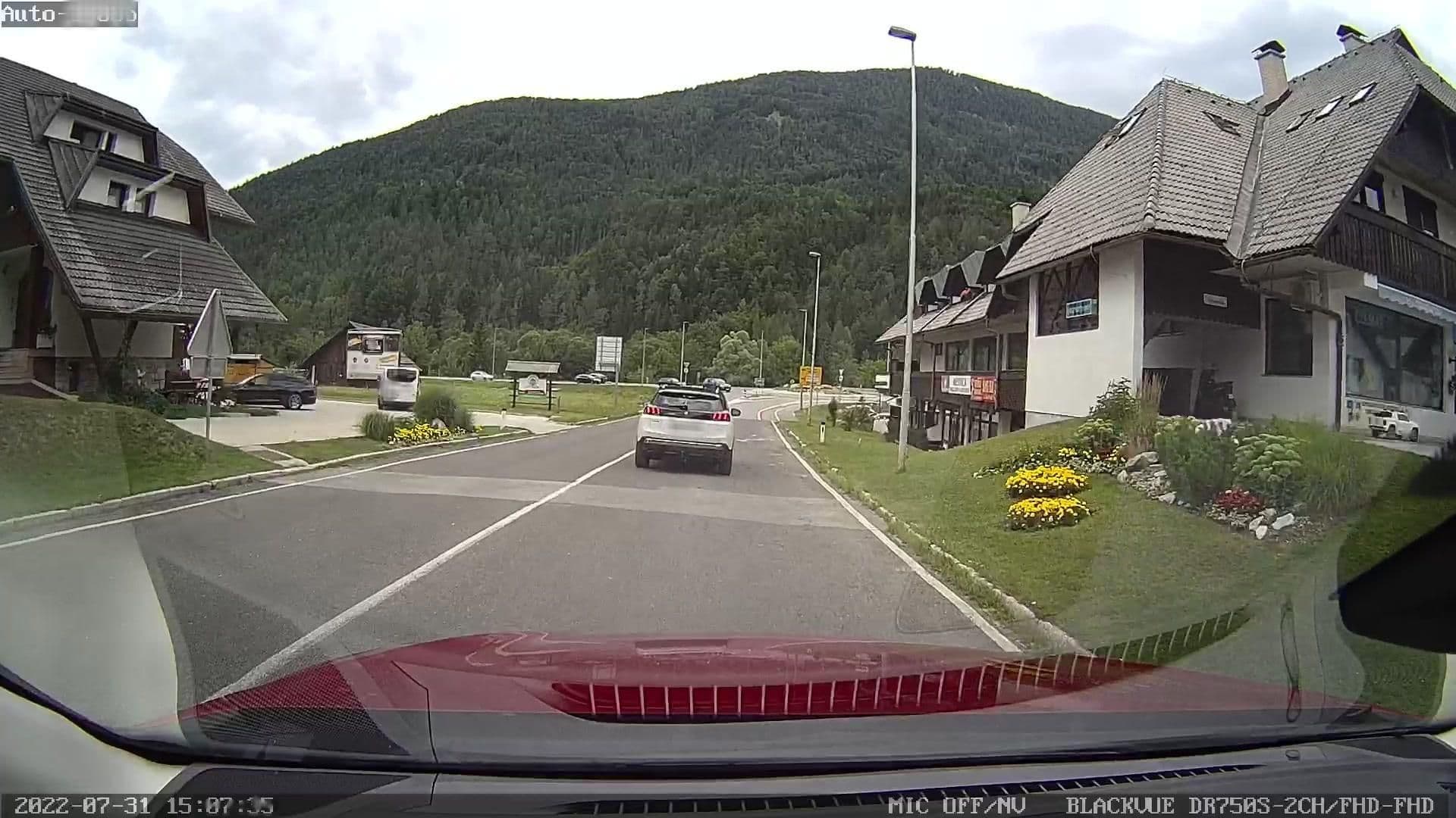 Street view near Livada, Kranjska Gora — © rdnnk (CC BY-SA · Mapillary)