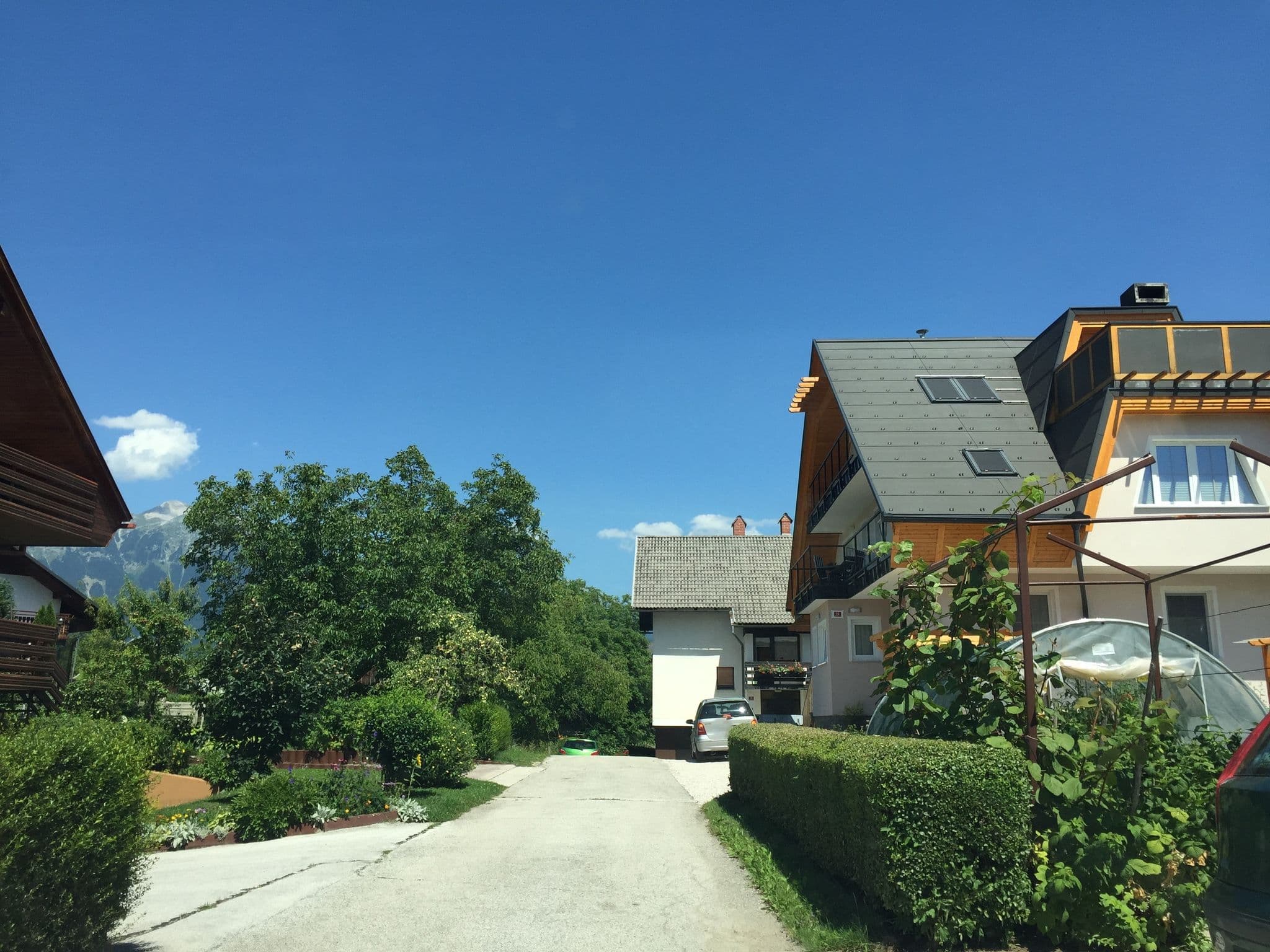 Street view near Vila Rajska Ptica, Bled — © canadarunner (CC BY-SA · Mapillary)