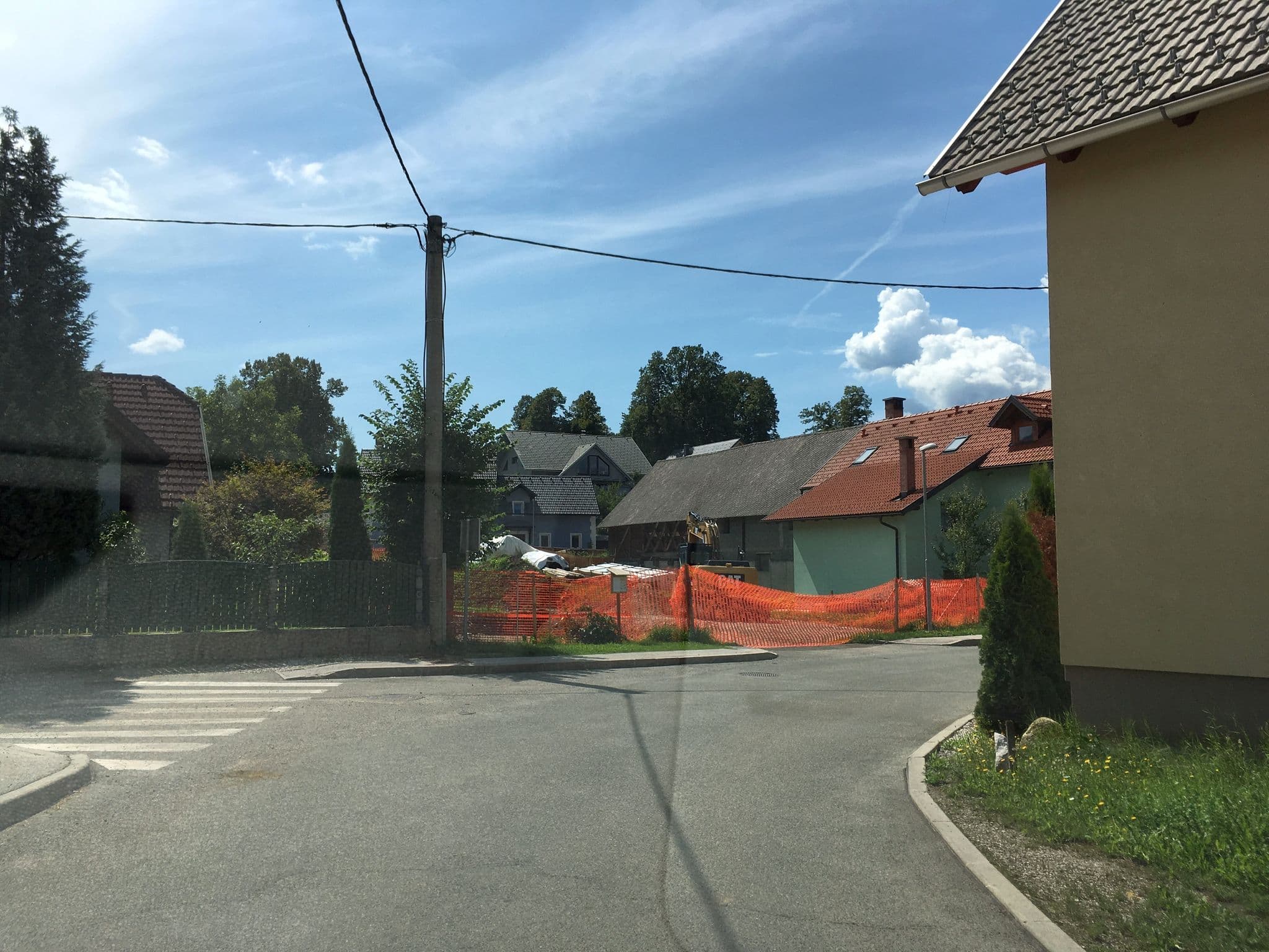 Street view near Sadjarstvo Pr’ Jernejc, Lesce — © istefanos (CC BY-SA · Mapillary)