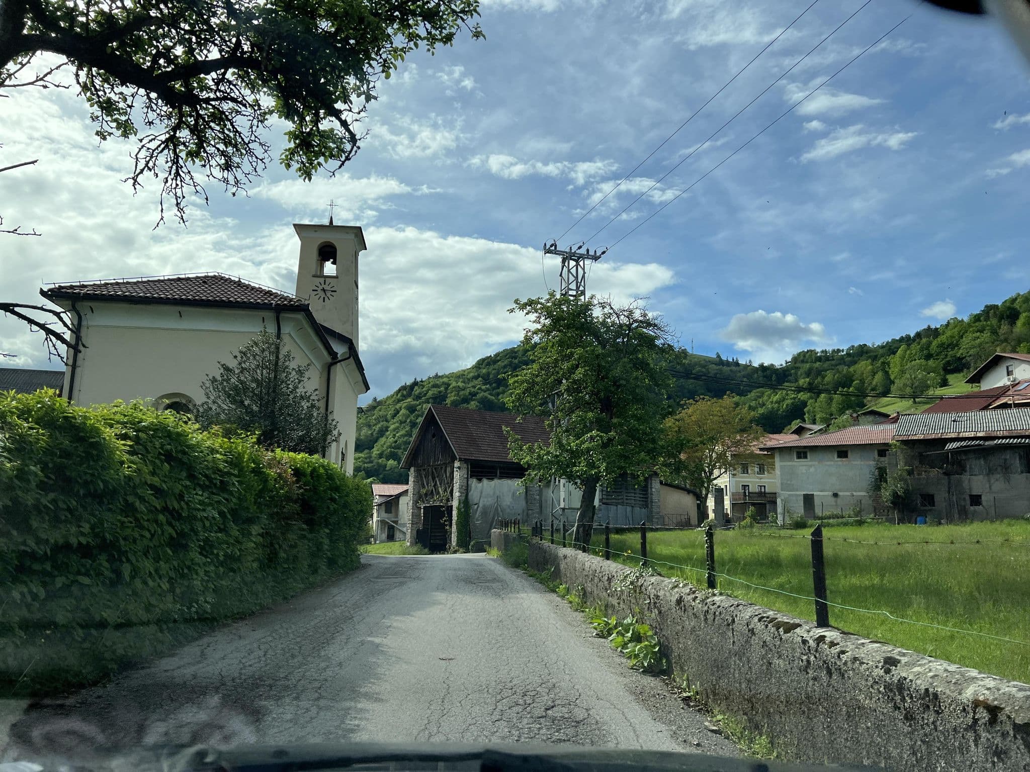 Street view near The Foxhouse, Tolmin — © igorzo (CC BY-SA · Mapillary)