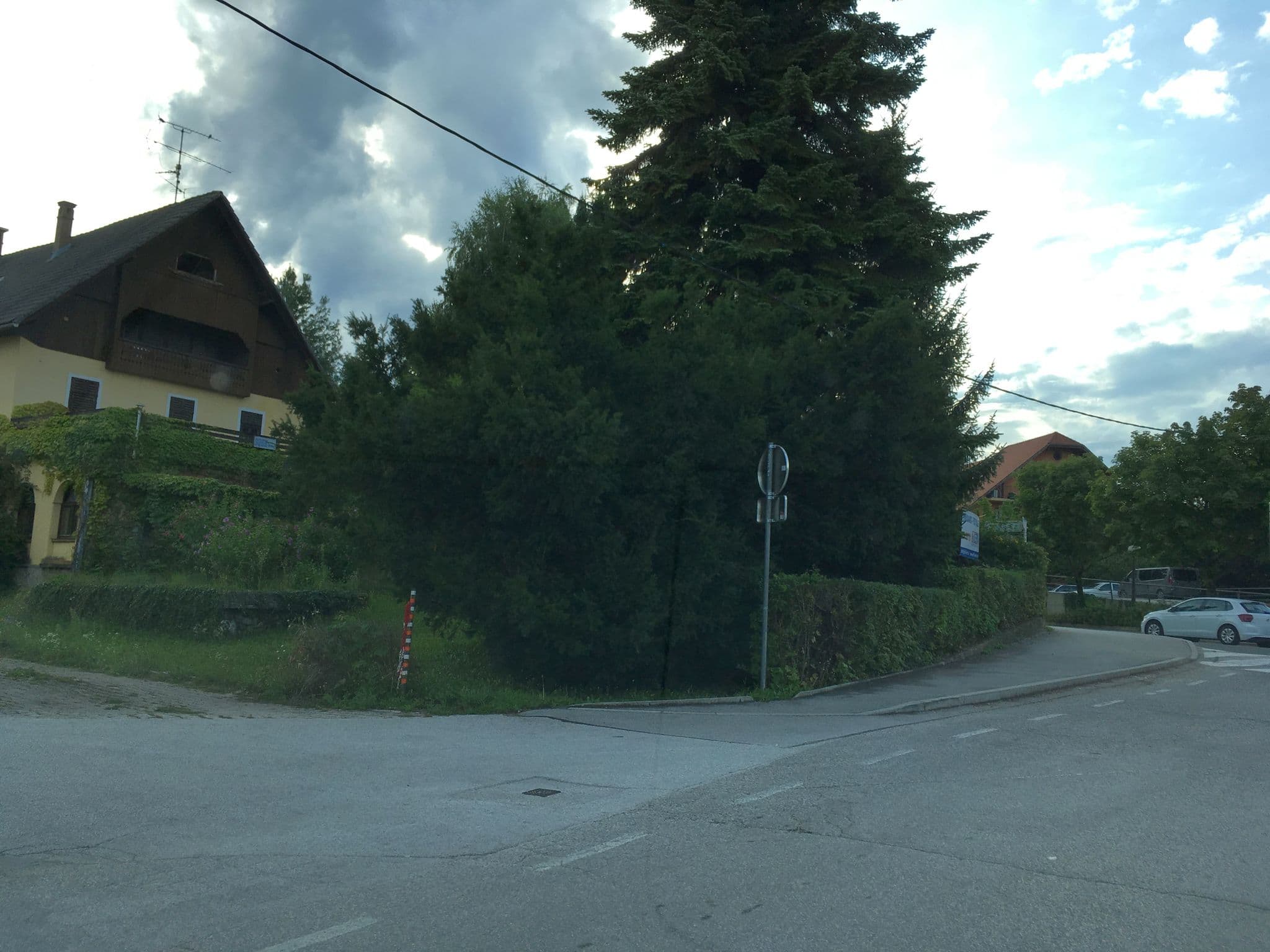 Street view near House Klasika, Bled — © istefanos (CC BY-SA · Mapillary)