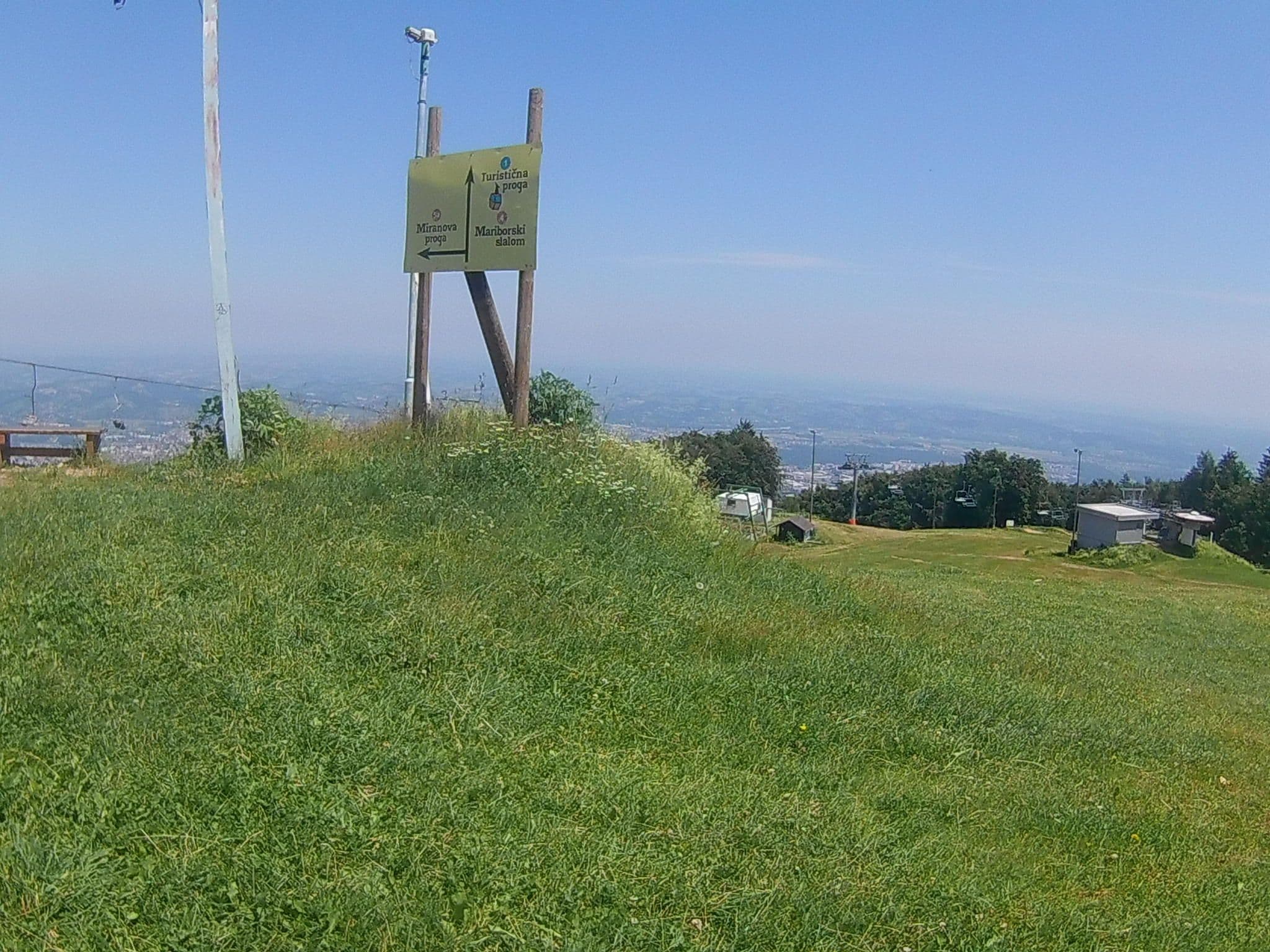 Street view near Hotel Bellevue, Pekre — © buma (CC BY-SA · Mapillary)