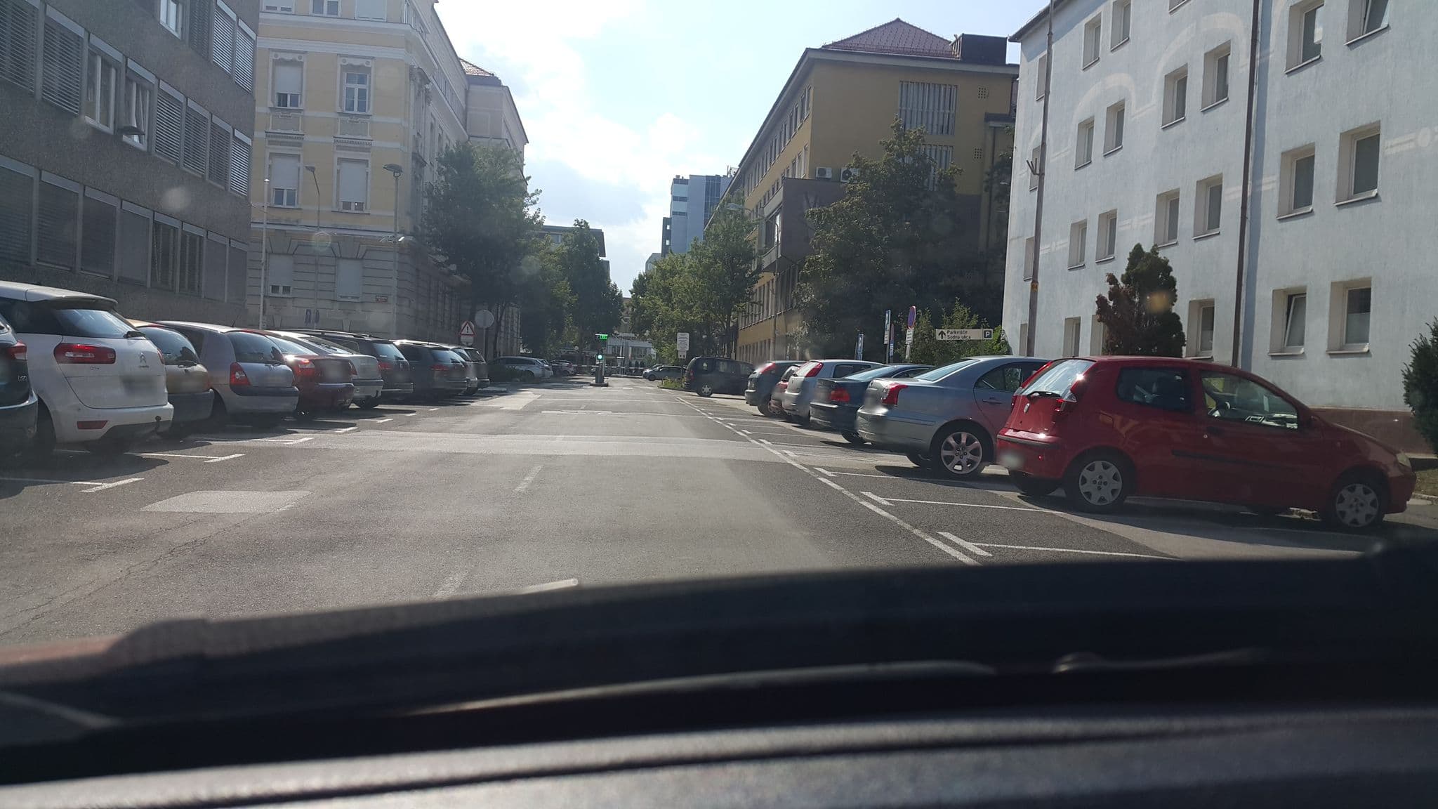 Street view near Mercure Hotel, Maribor — © urosja (CC BY-SA · Mapillary)
