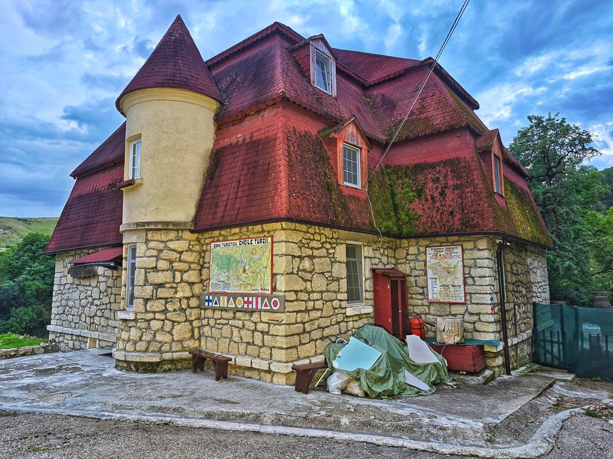Street view near Hotel Cheile Turzii, Sănduleşti — © km2bp (CC BY-SA · Mapillary)