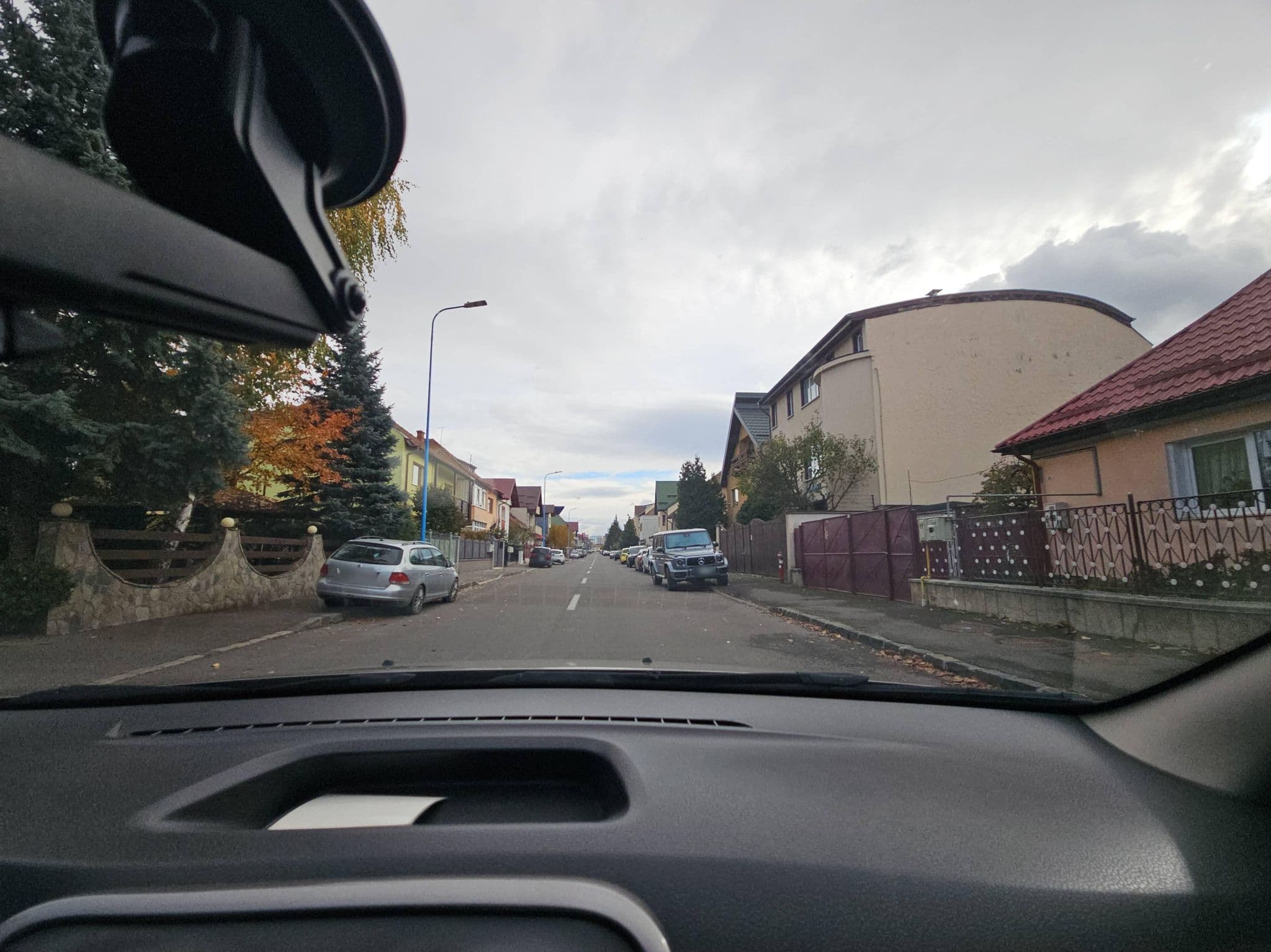 Street view near Hotel Oasis, Braşov — © agamarcelnicolae (CC BY-SA · Mapillary)