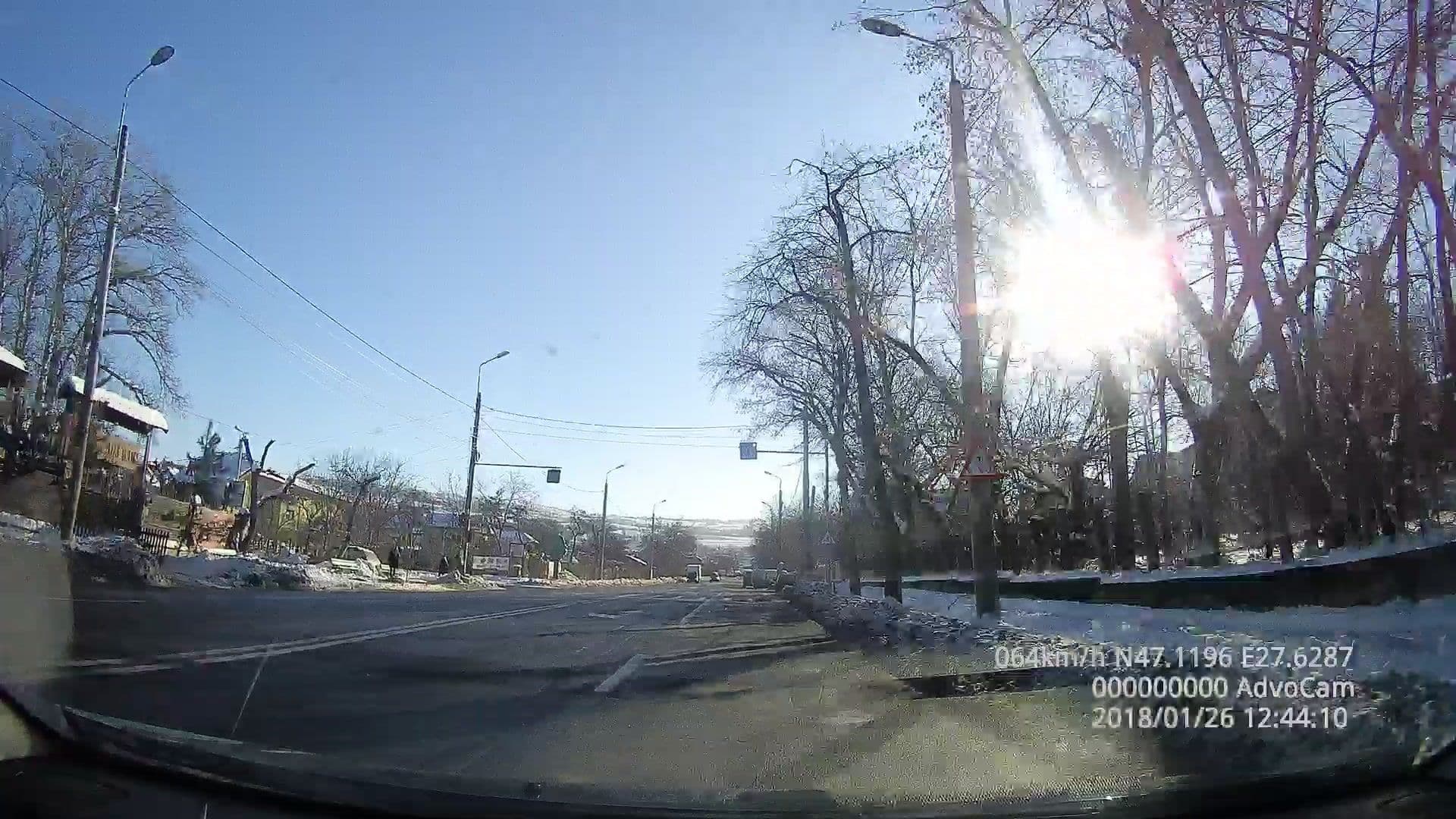 Street view near Hanul Dacilor, Tomeşti — © tavi (CC BY-SA · Mapillary)