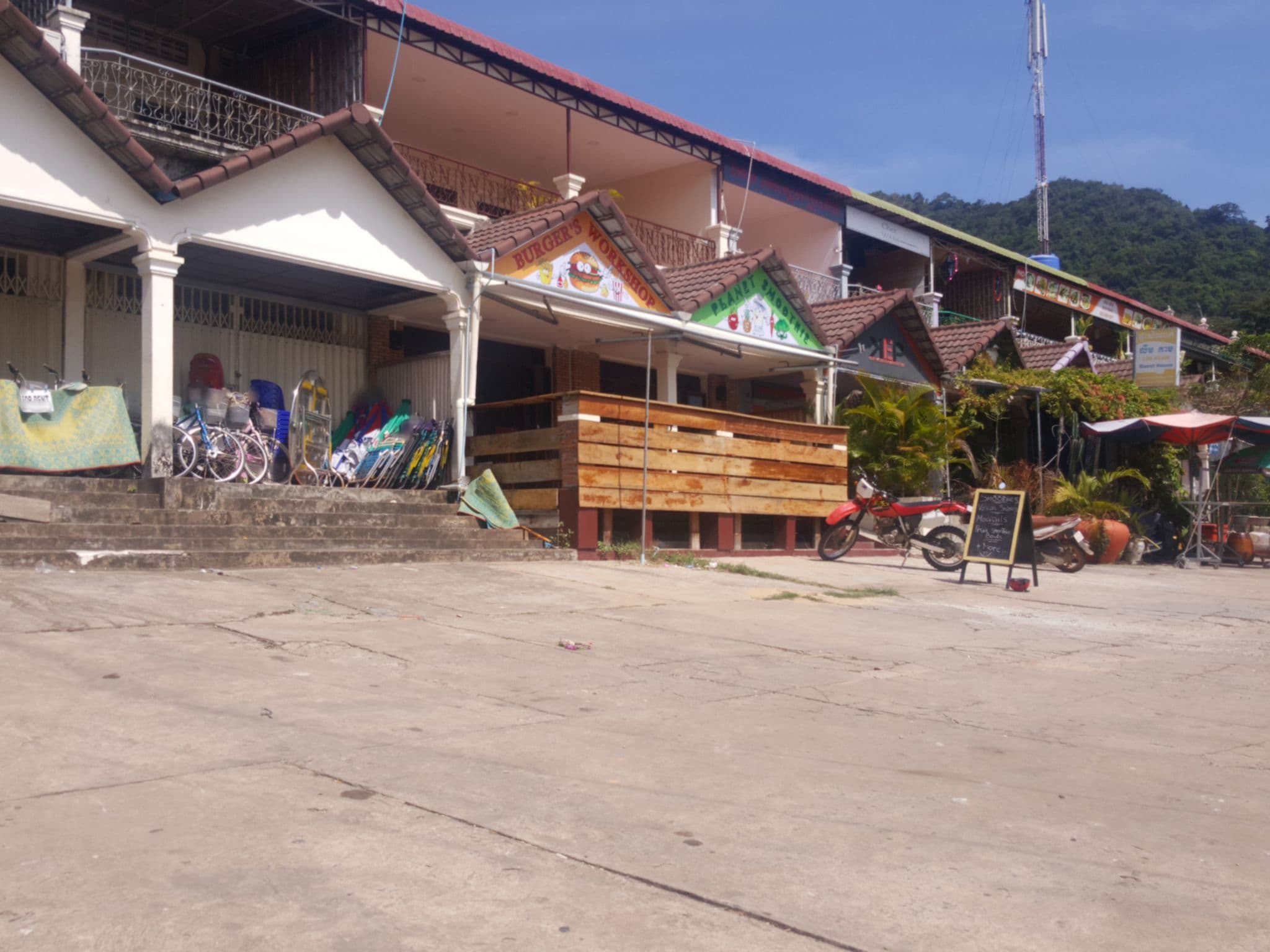Street view near brise de Kep, Kep — © mwinstrup (CC BY-SA · Mapillary)