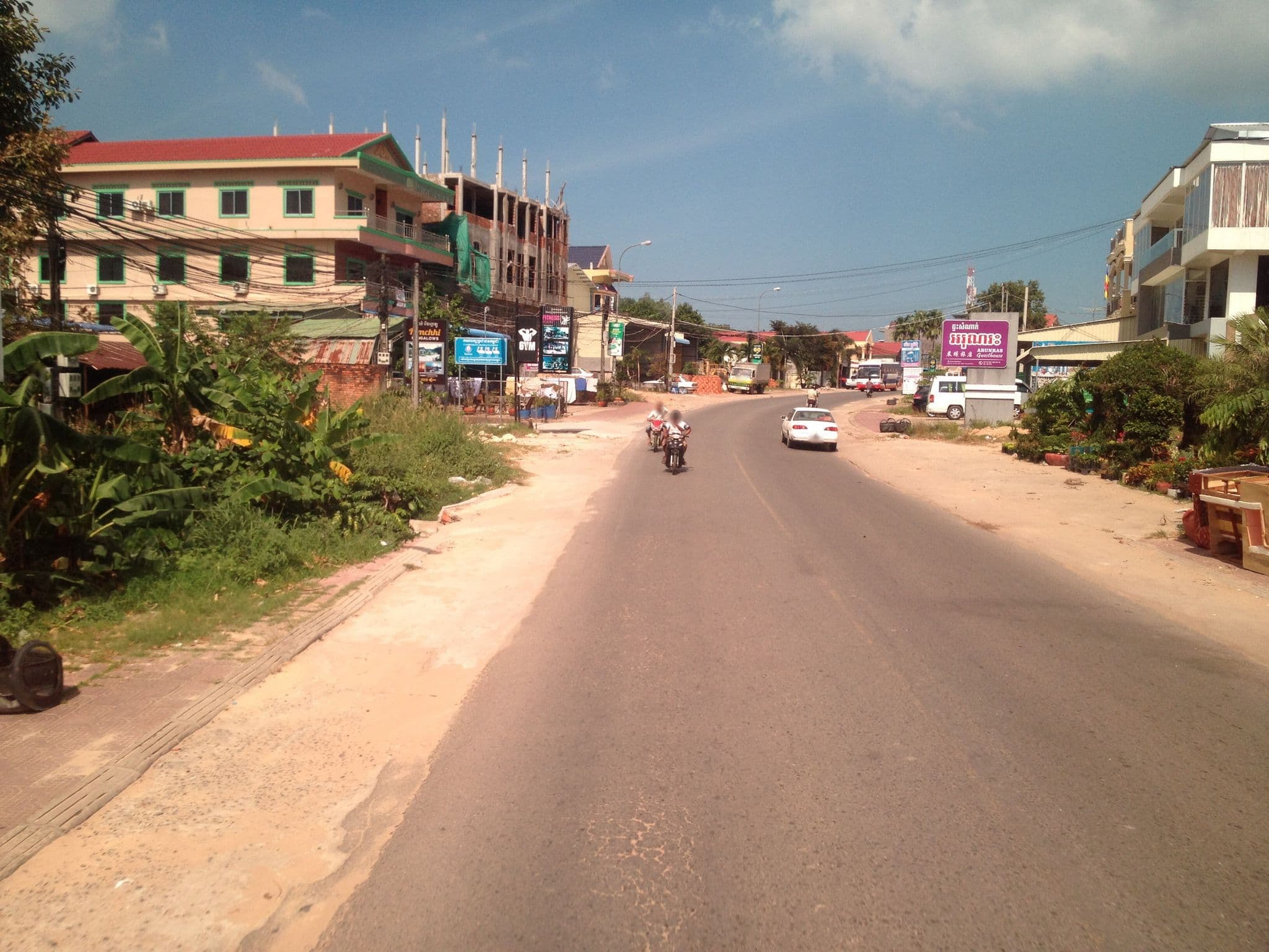 Street view near Arunras Guesthouse, Sihanoukville — © seb1204 (CC BY-SA · Mapillary)