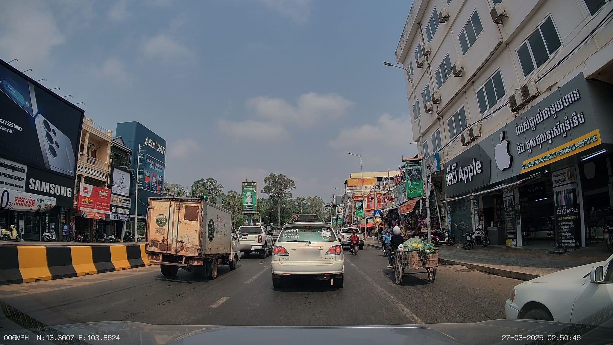 Street view near Smiley's Guest House, Siem Reap — © ThailandCambodia (CC BY-SA · Mapillary)