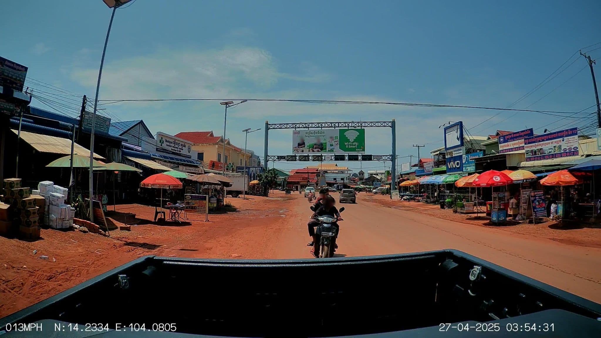 Street view near VIMBAN SOUR MOTEL, Anlong Veaeng — © ThailandCambodia (CC BY-SA · Mapillary)