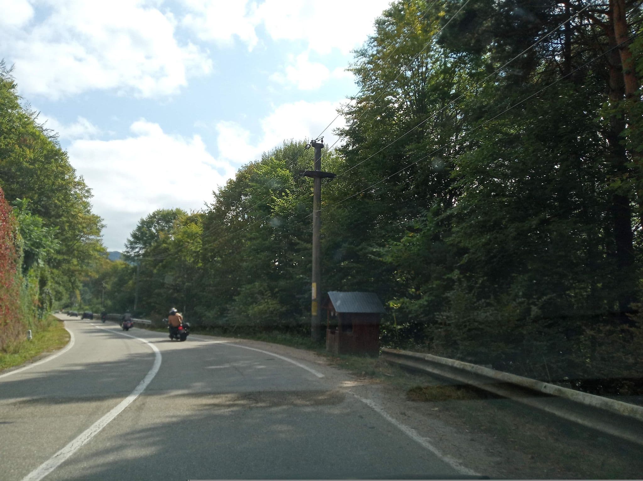 Street view near Hotel Valea cu Pești, Arefu — © tavi (CC BY-SA · Mapillary)