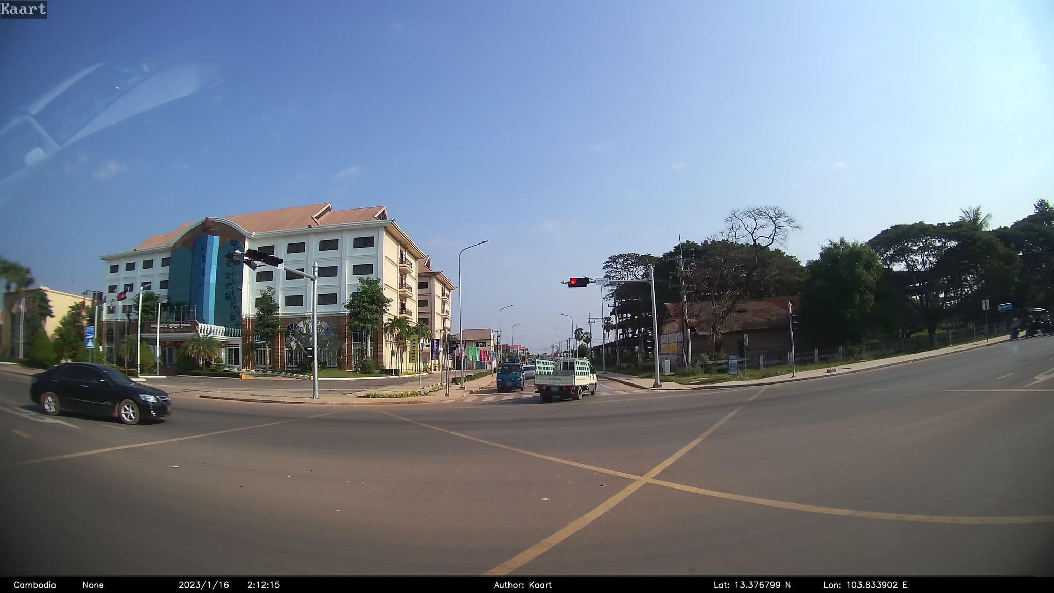 Street view near Dragon Royal Hotel, Siem Reap — © kaart_2 (CC BY-SA · Mapillary)