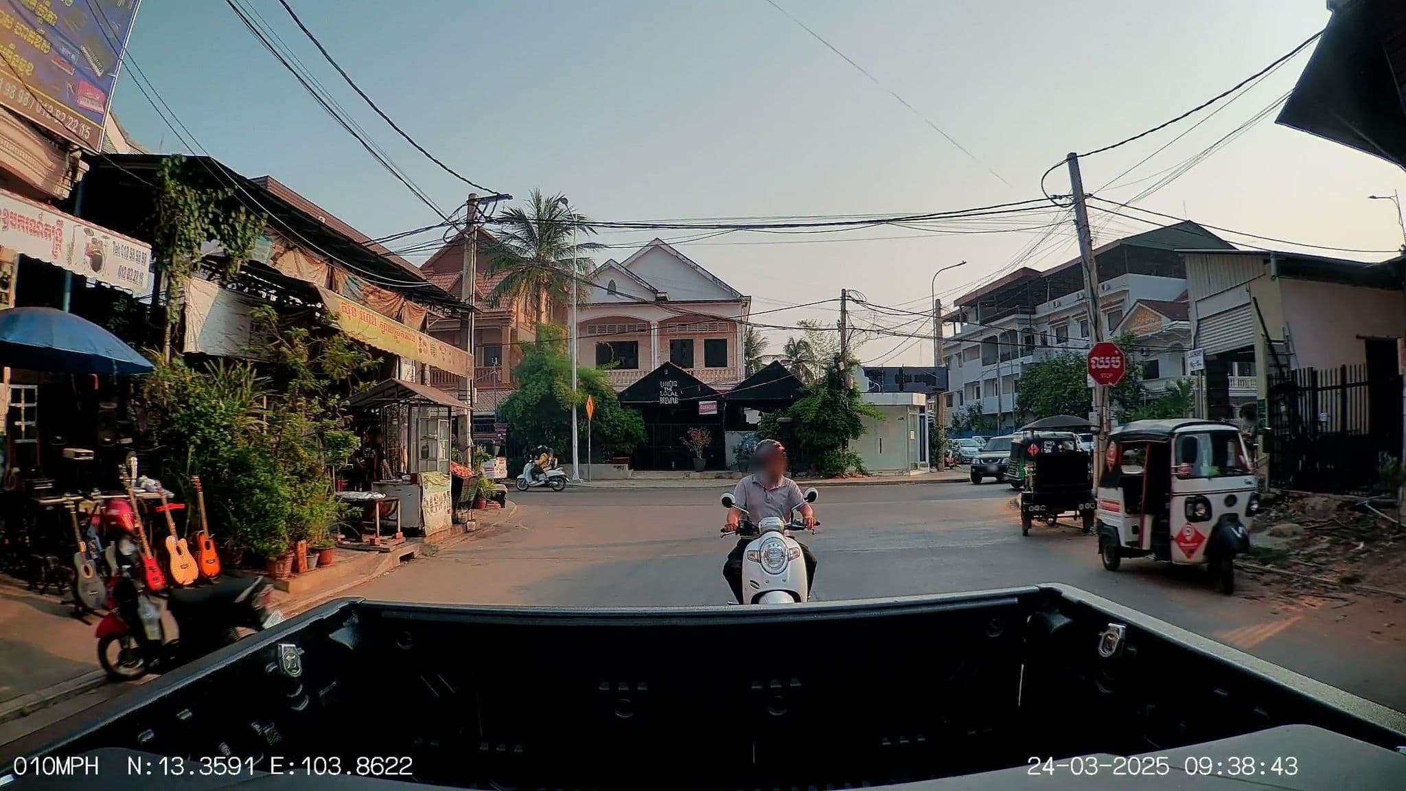 Street view near European guesthouse, Siem Reap — © ThailandCambodia (CC BY-SA · Mapillary)