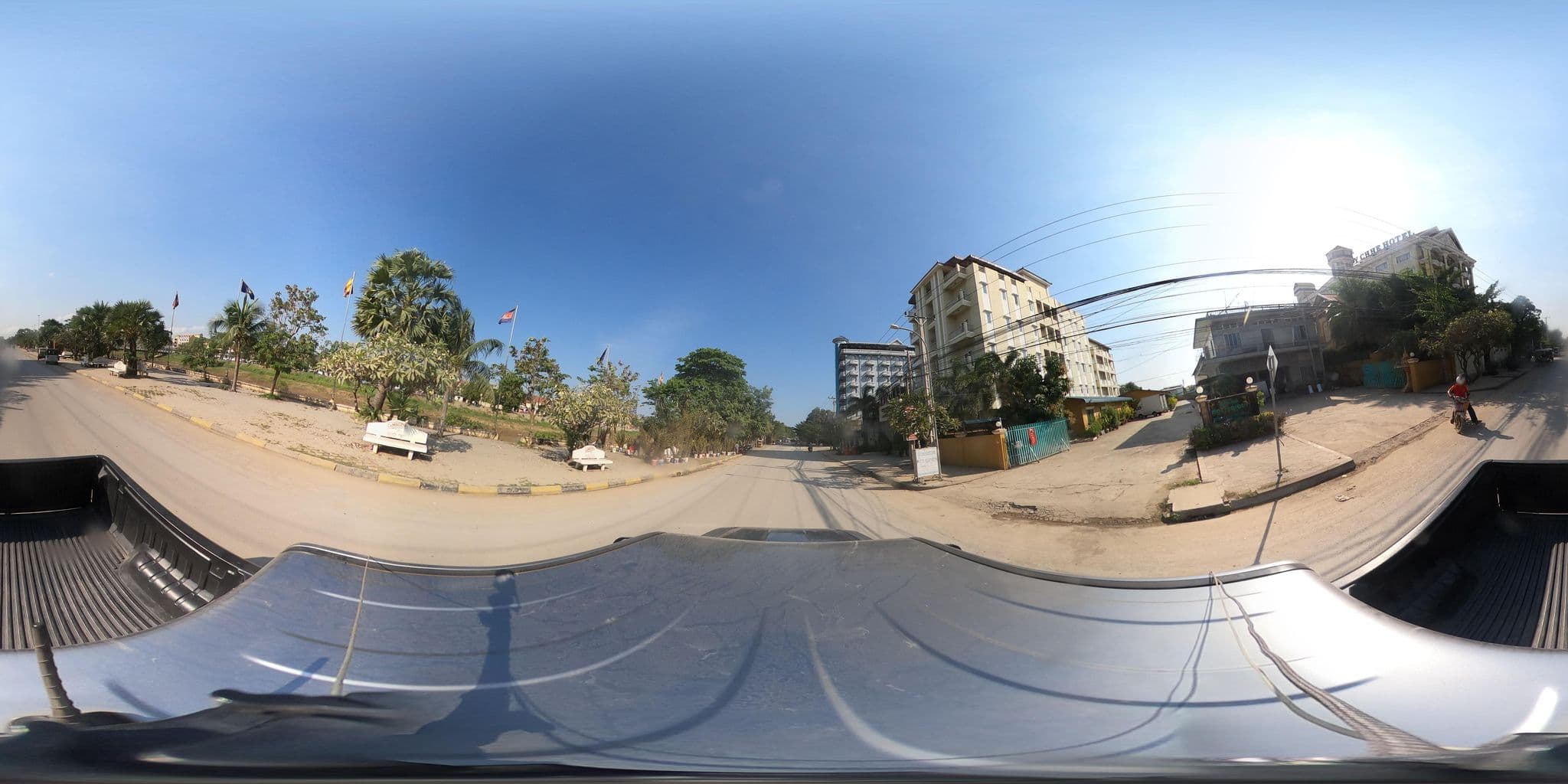 Street view near Vy Chhe Hotel, Battambang — © kaart_2 (CC BY-SA · Mapillary)