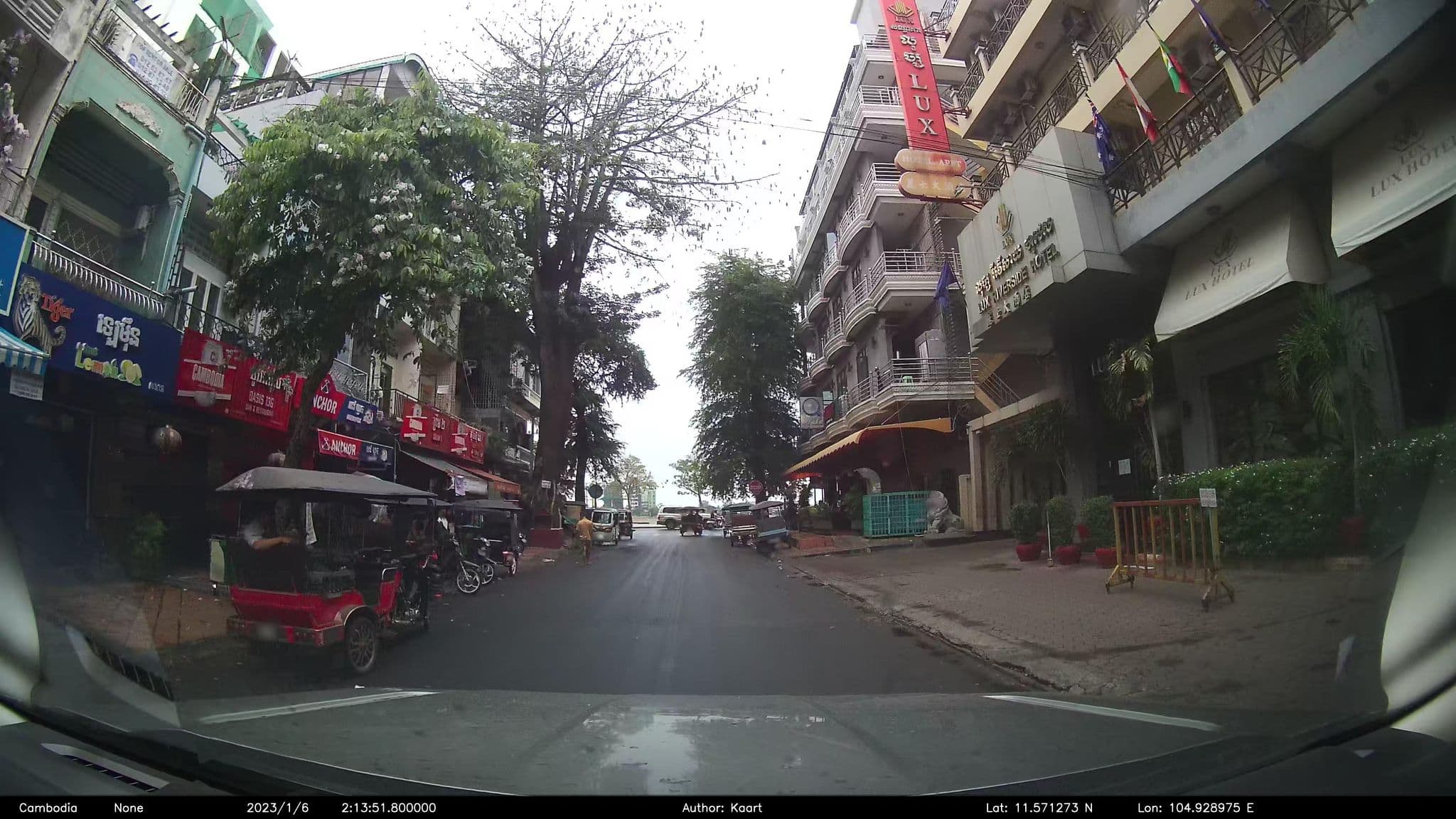 Street view near Lux Hotel, Phnom Penh — © kaart_2 (CC BY-SA · Mapillary)
