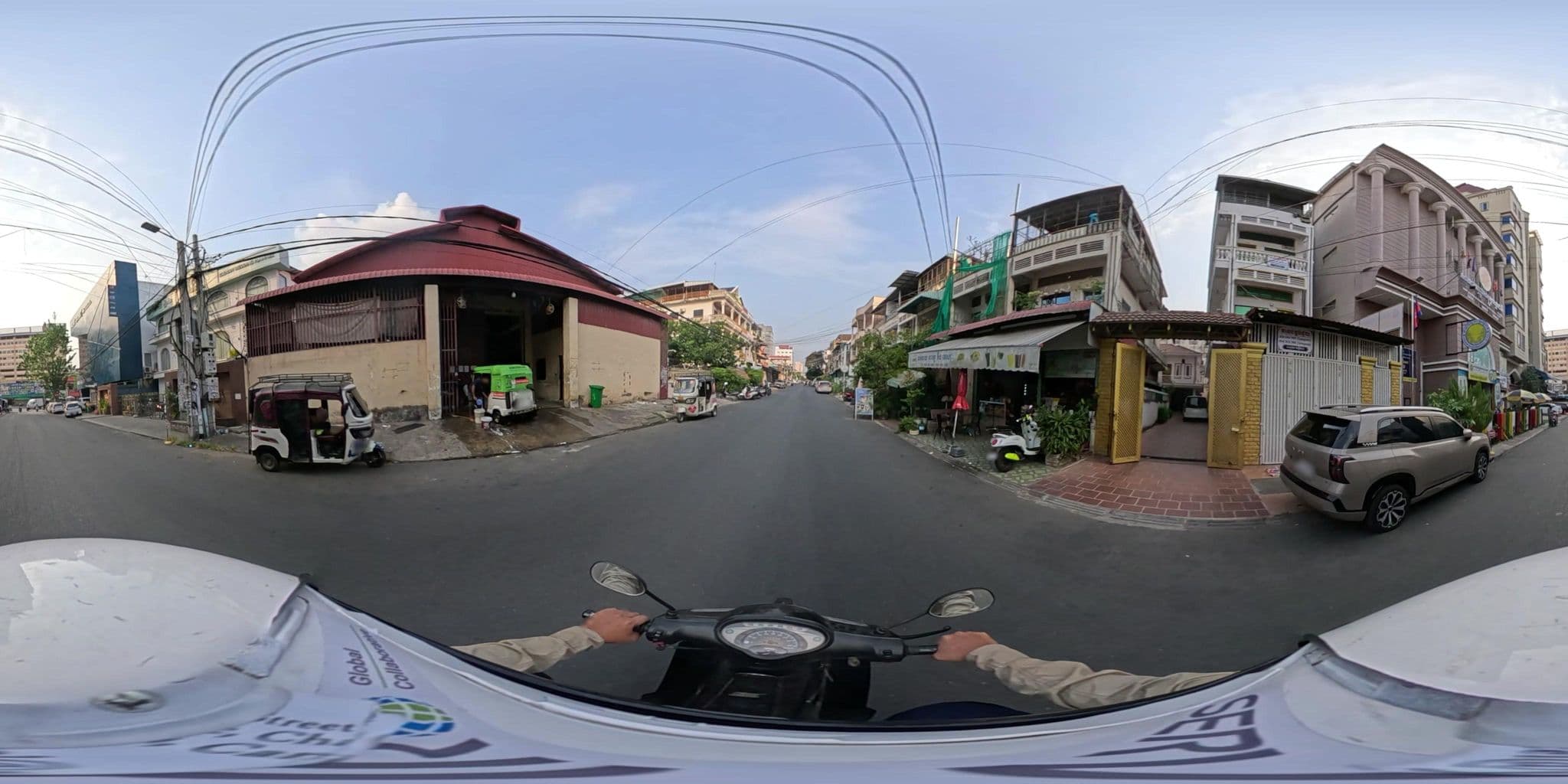 Street view near Leapsokhak Hotel, Tuŏl Tumpung — © vteck (CC BY-SA · Mapillary)