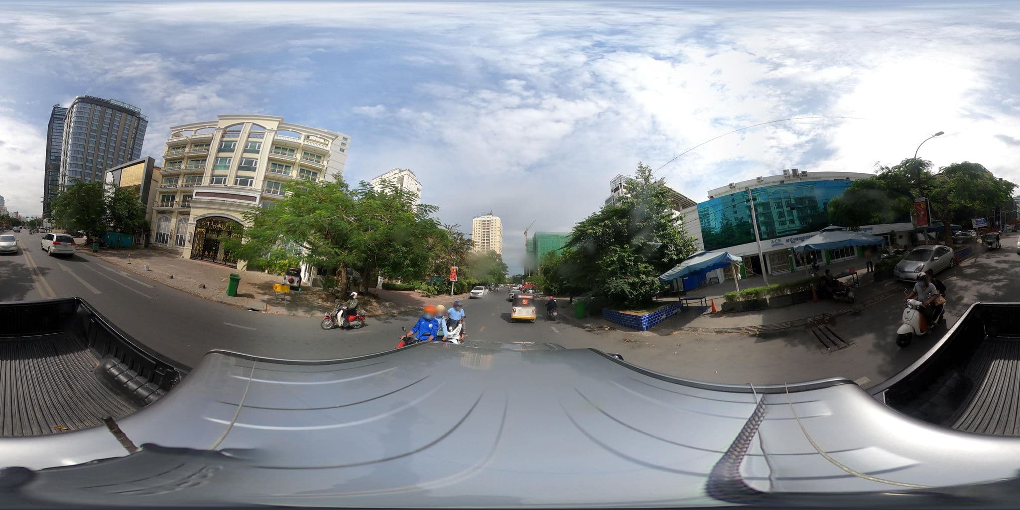 Street view near Belleville Hotel, Phnom Penh — © kaart_2 (CC BY-SA · Mapillary)