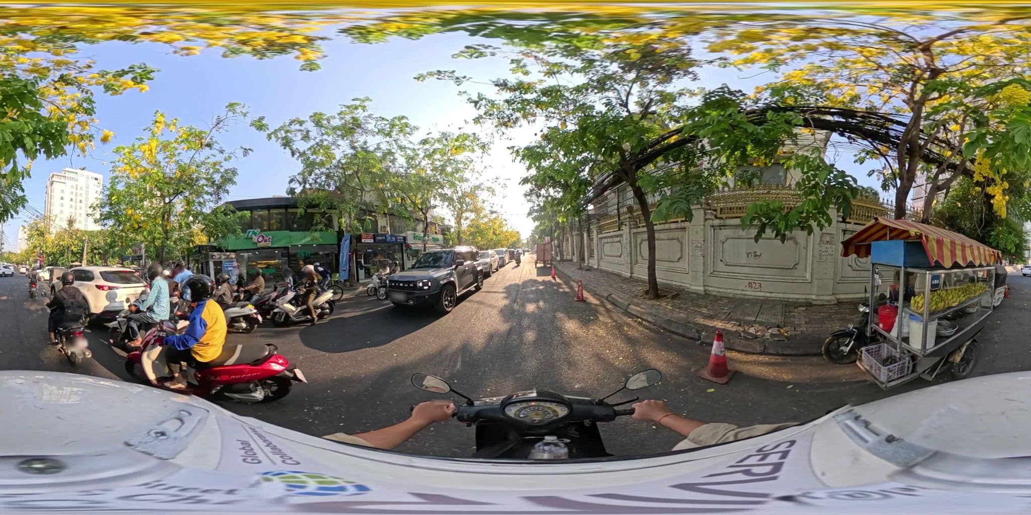 Street view near Ampoule Modern Hostel, Phnom Penh — © vteck (CC BY-SA · Mapillary)